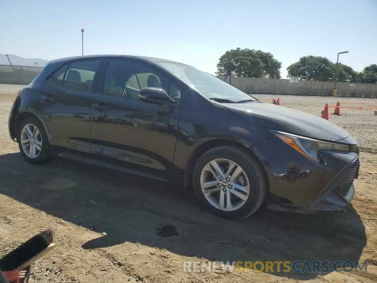 4 Photograph of a damaged car JTNK4RBE5K3004519 TOYOTA COROLLA 2019
