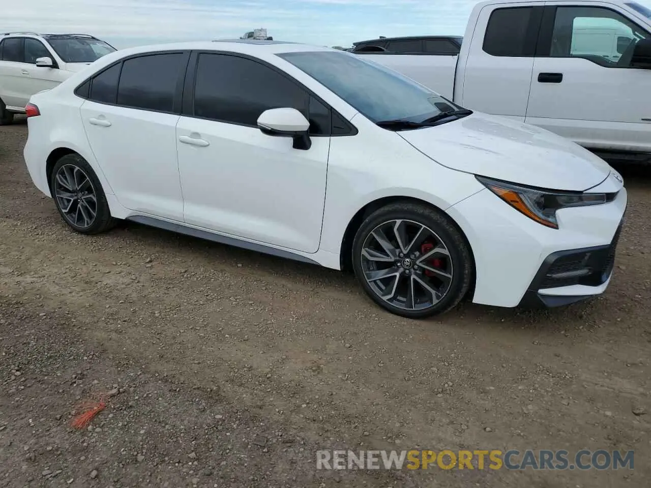 4 Photograph of a damaged car 5YFB4RBE3LP006167 TOYOTA COROLLA 2020