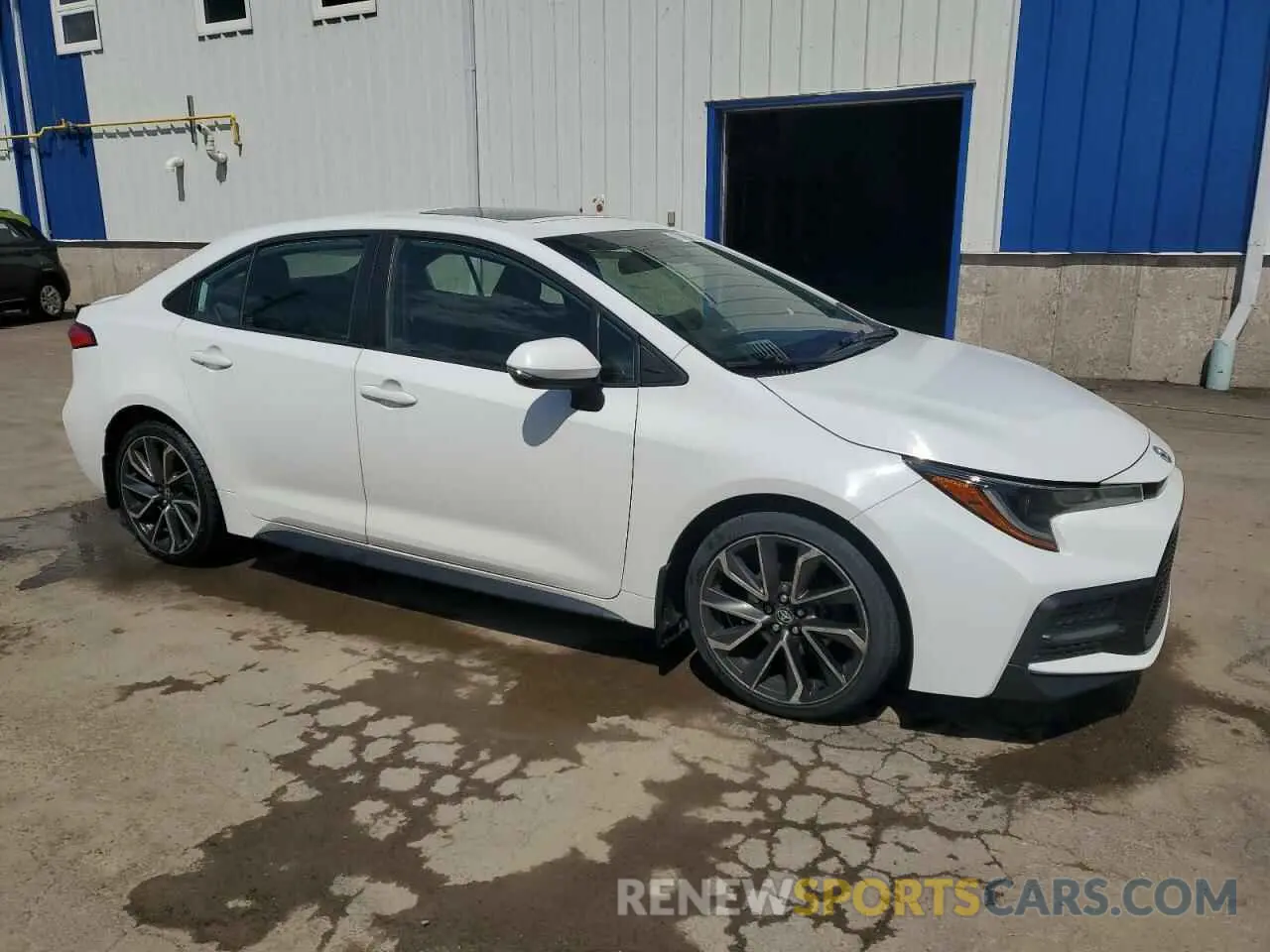 4 Photograph of a damaged car 5YFB4RBE5LP003772 TOYOTA COROLLA 2020
