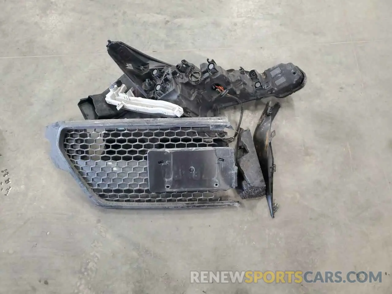 12 Photograph of a damaged car 5YFB4RBE9LP024558 TOYOTA COROLLA 2020