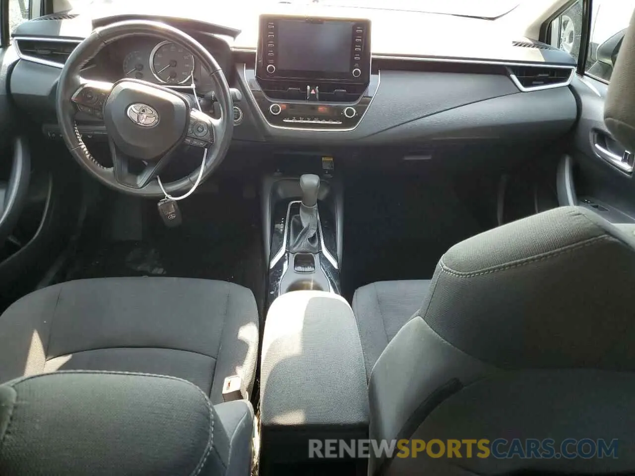8 Photograph of a damaged car 5YFBPRBE2LP109569 TOYOTA COROLLA 2020