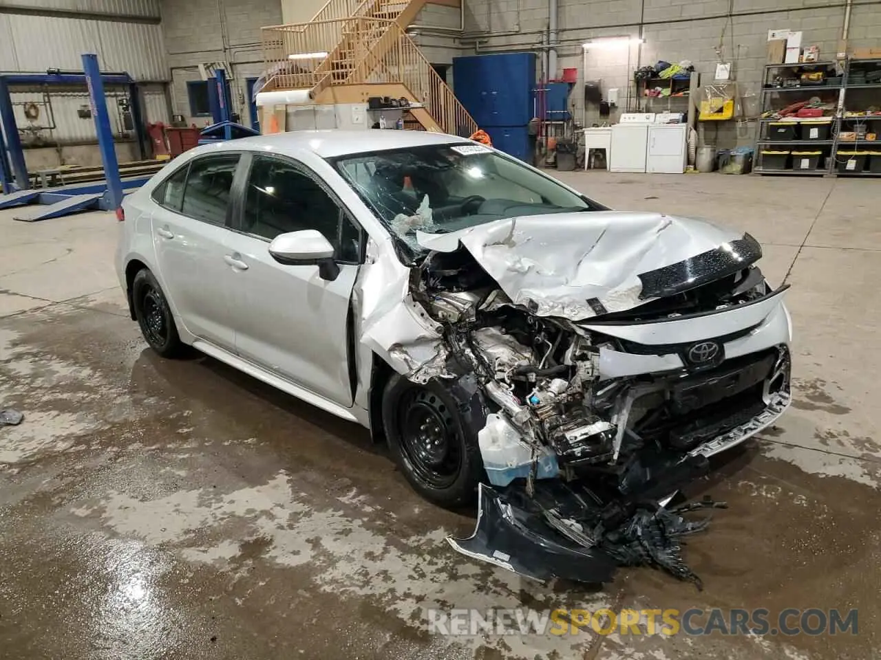 4 Photograph of a damaged car 5YFBPRBE6LP010897 TOYOTA COROLLA 2020