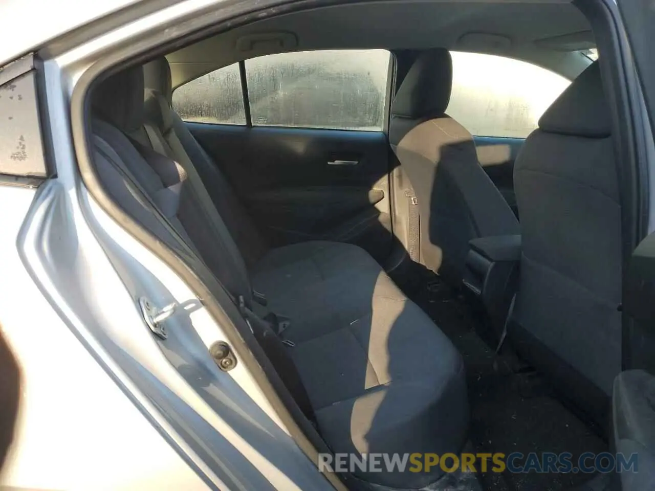 10 Photograph of a damaged car 5YFBPRBE6LP128013 TOYOTA COROLLA 2020