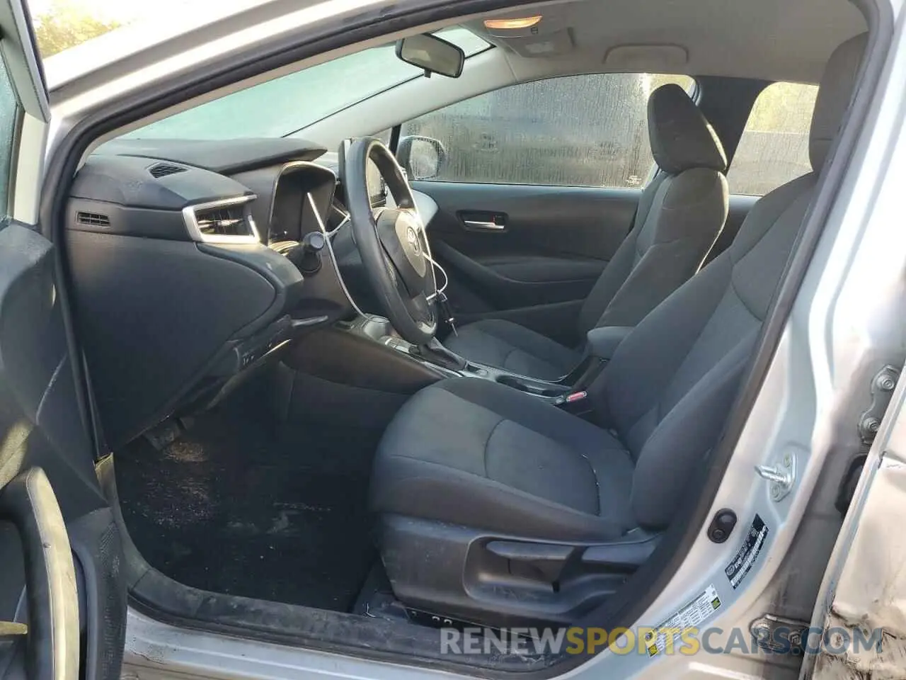 7 Photograph of a damaged car 5YFBPRBE6LP128013 TOYOTA COROLLA 2020