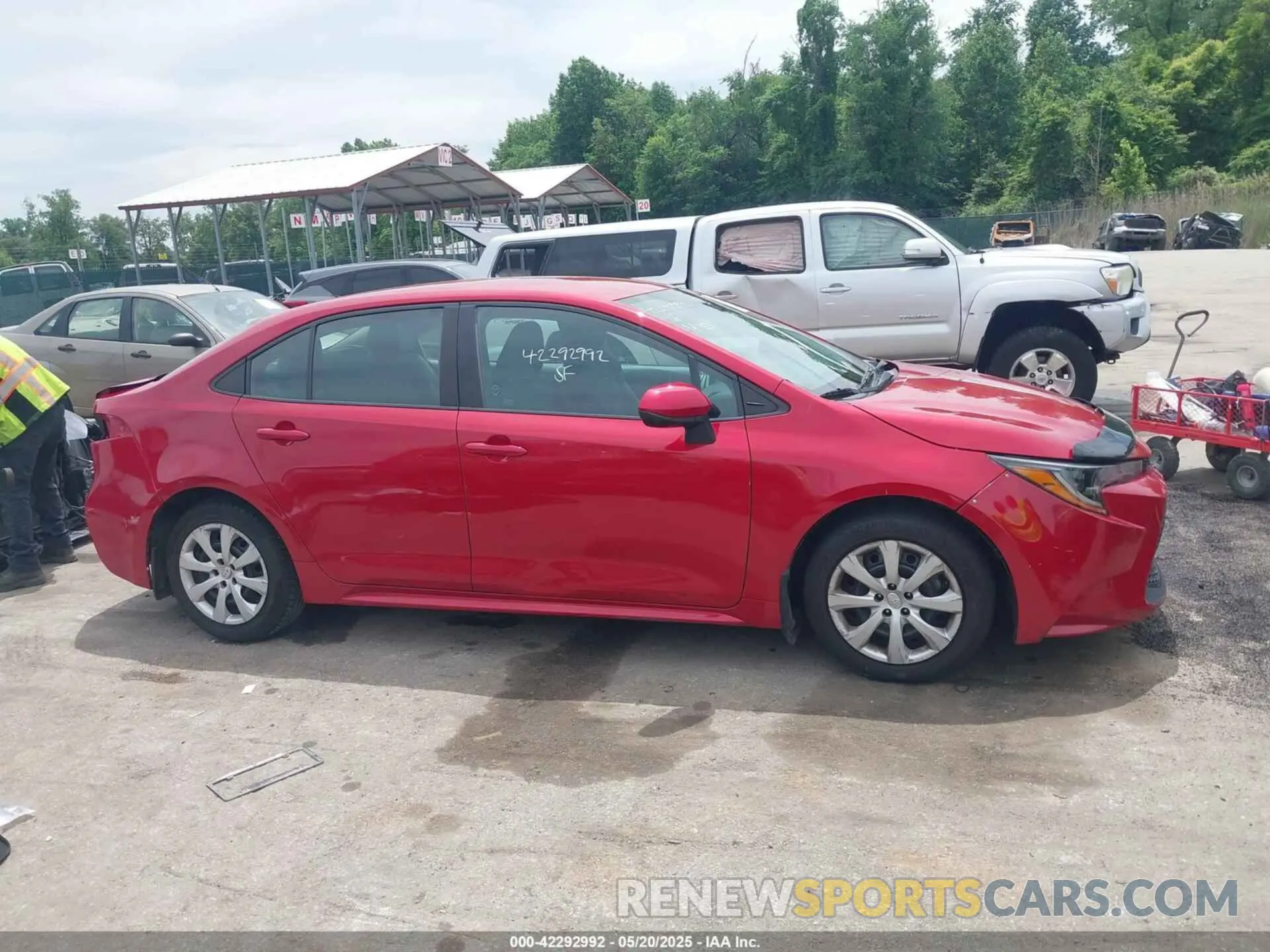 13 Photograph of a damaged car 5YFBPRBE9LP004558 TOYOTA COROLLA 2020