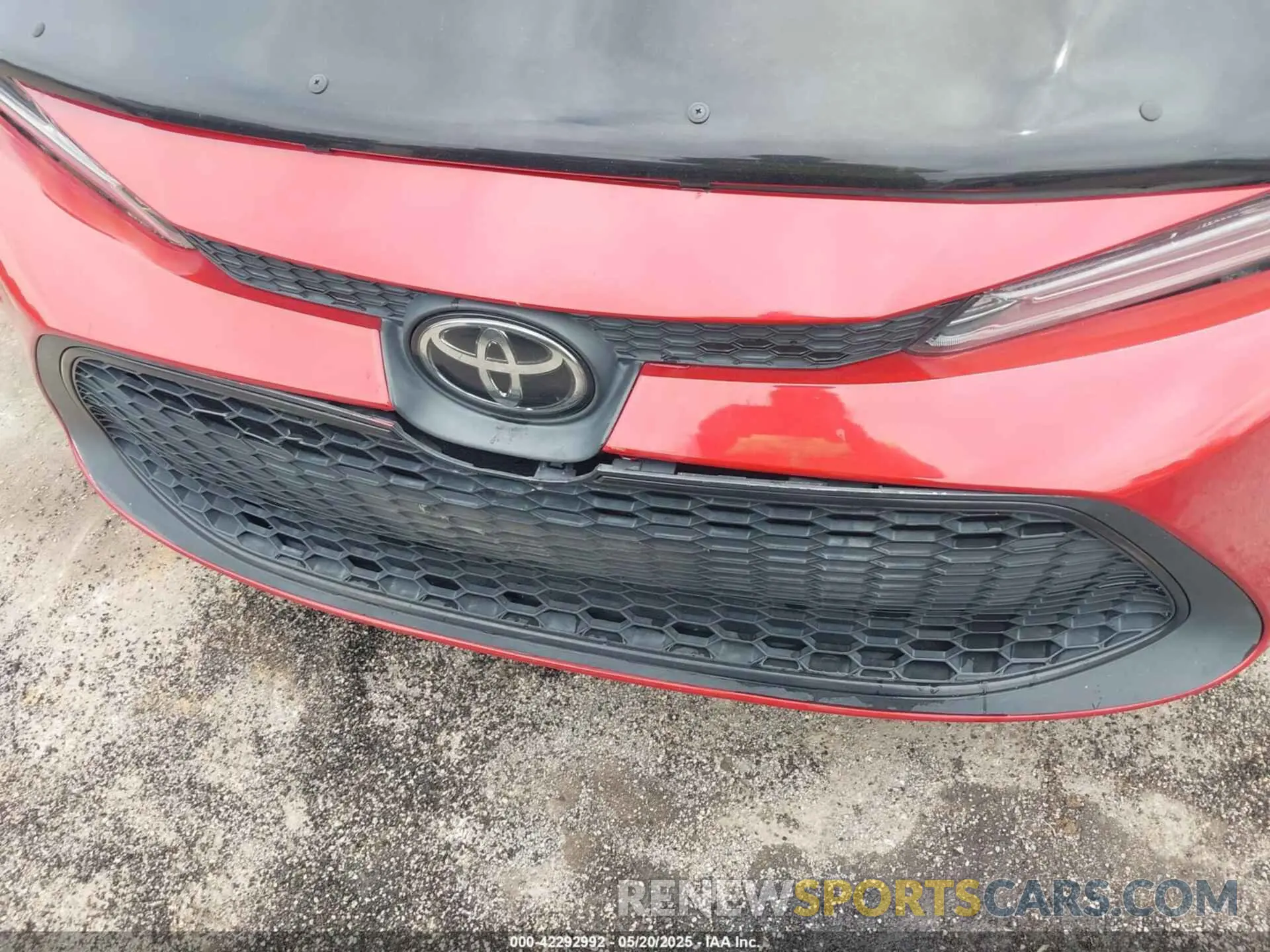 18 Photograph of a damaged car 5YFBPRBE9LP004558 TOYOTA COROLLA 2020