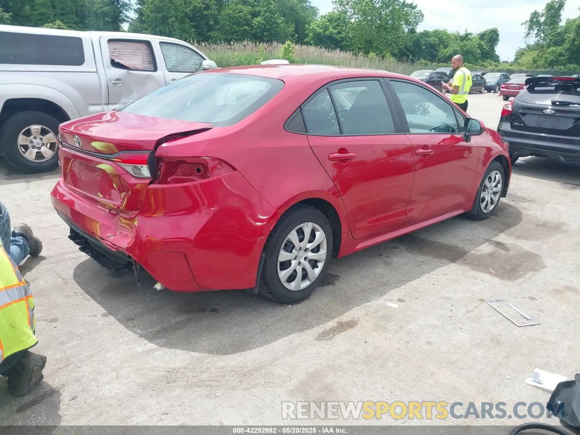 4 Photograph of a damaged car 5YFBPRBE9LP004558 TOYOTA COROLLA 2020