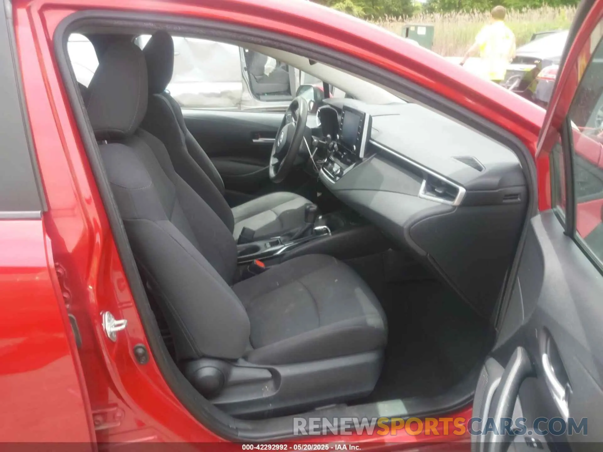 5 Photograph of a damaged car 5YFBPRBE9LP004558 TOYOTA COROLLA 2020
