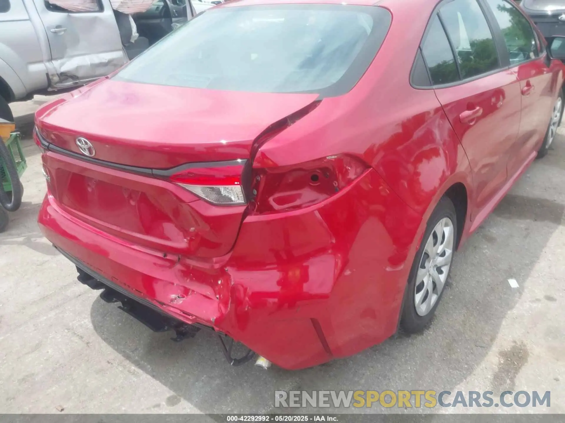 6 Photograph of a damaged car 5YFBPRBE9LP004558 TOYOTA COROLLA 2020