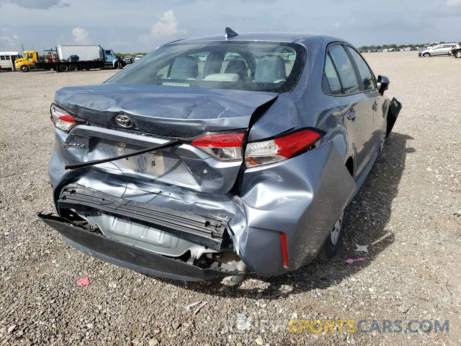 4 Photograph of a damaged car 5YFDPRAE0LP010758 TOYOTA COROLLA 2020