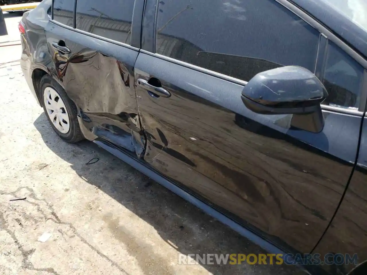 9 Photograph of a damaged car 5YFDPRAE0LP106194 TOYOTA COROLLA 2020