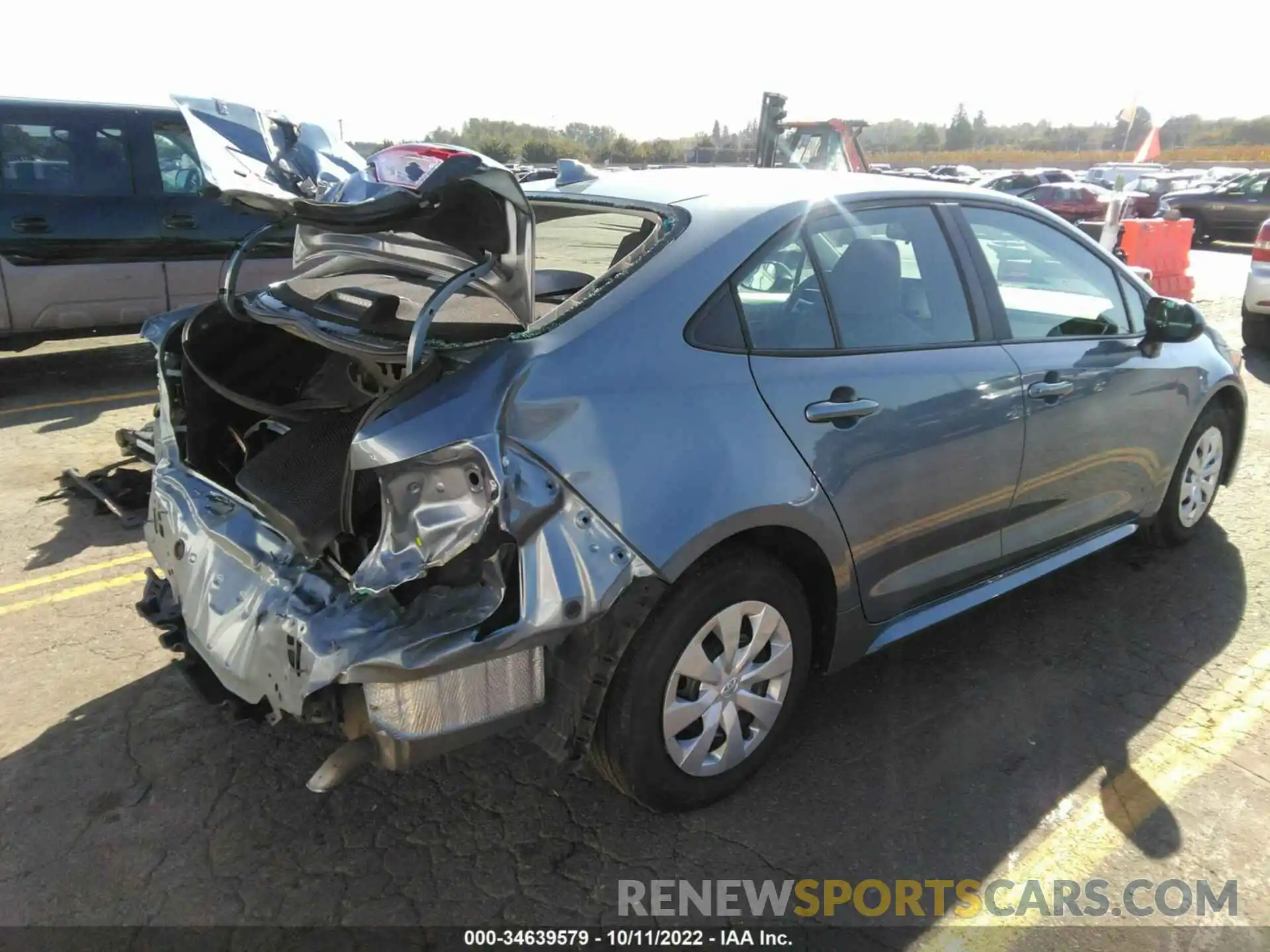 4 Photograph of a damaged car 5YFDPRAE1LP069978 TOYOTA COROLLA 2020