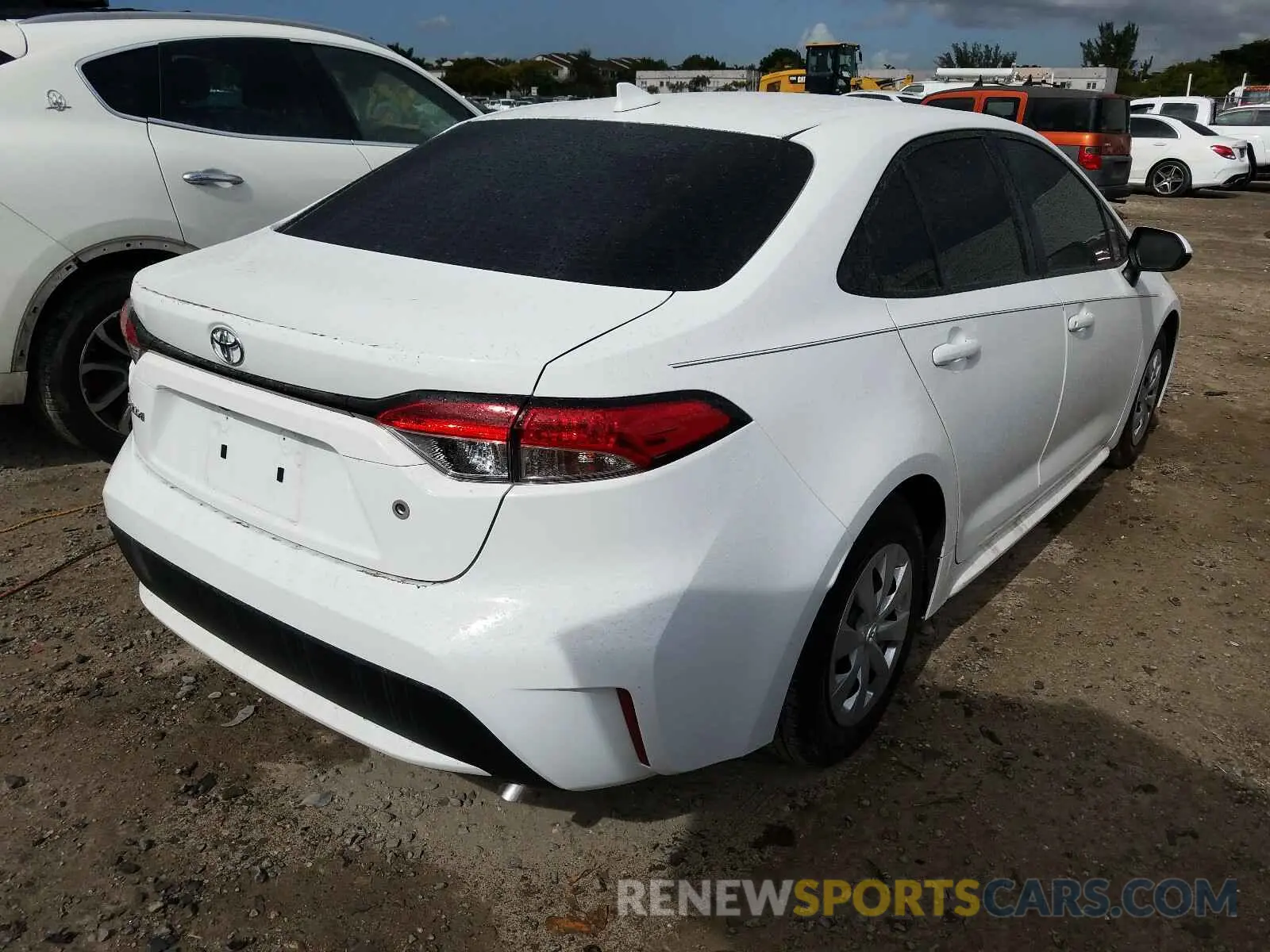 4 Photograph of a damaged car 5YFDPRAE1LP077594 TOYOTA COROLLA 2020