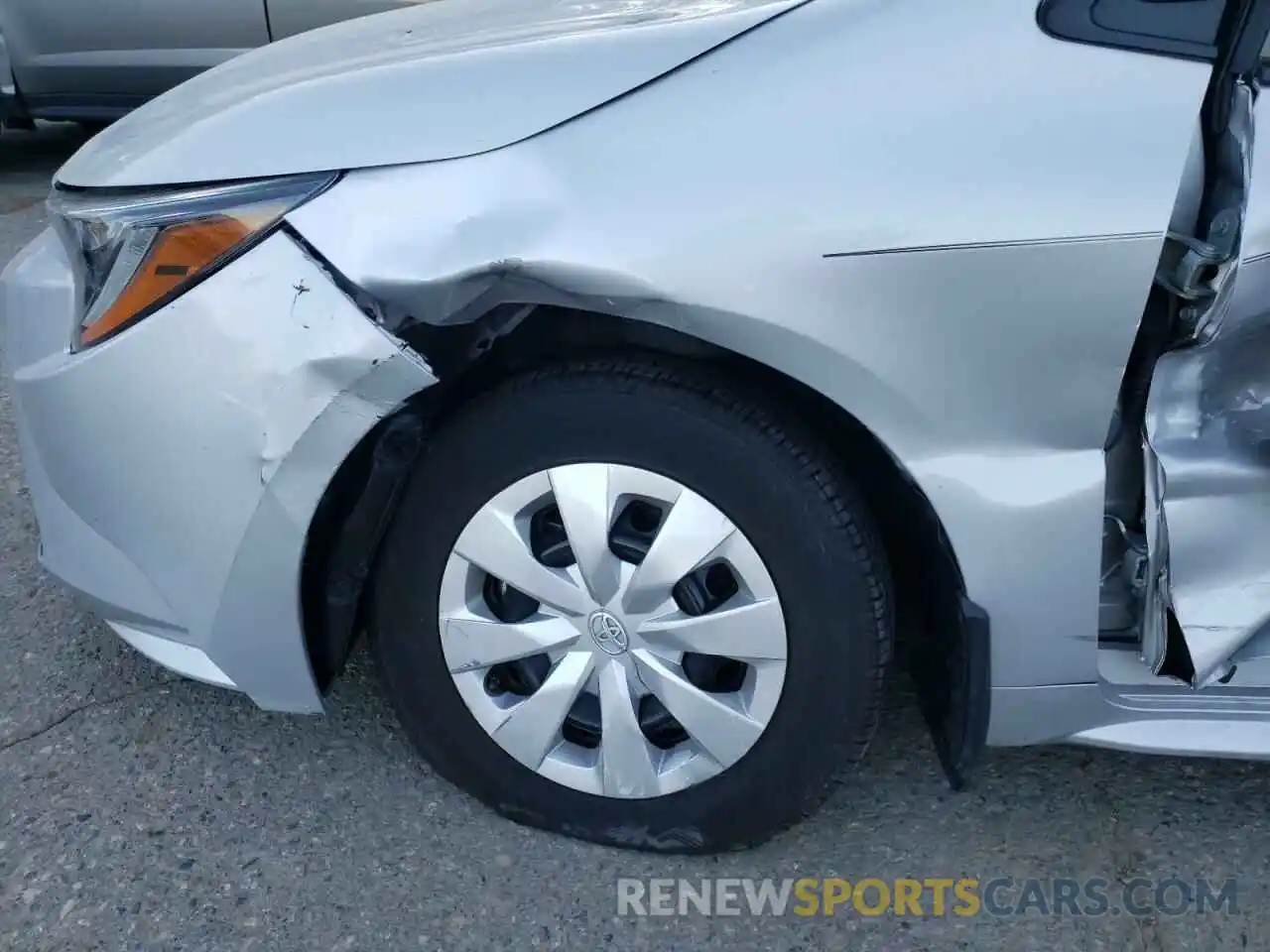 9 Photograph of a damaged car 5YFDPRAE1LP107435 TOYOTA COROLLA 2020