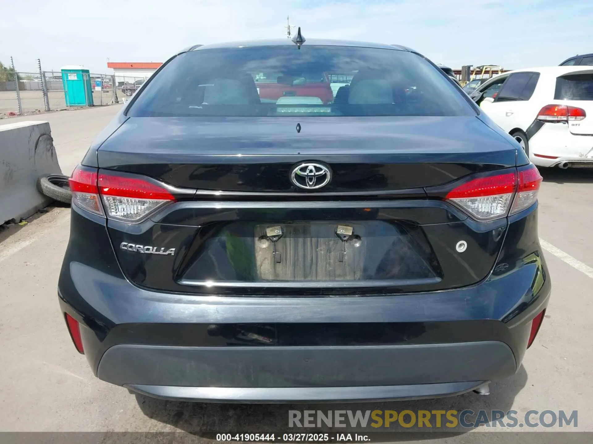 17 Photograph of a damaged car 5YFDPRAE2LP073568 TOYOTA COROLLA 2020