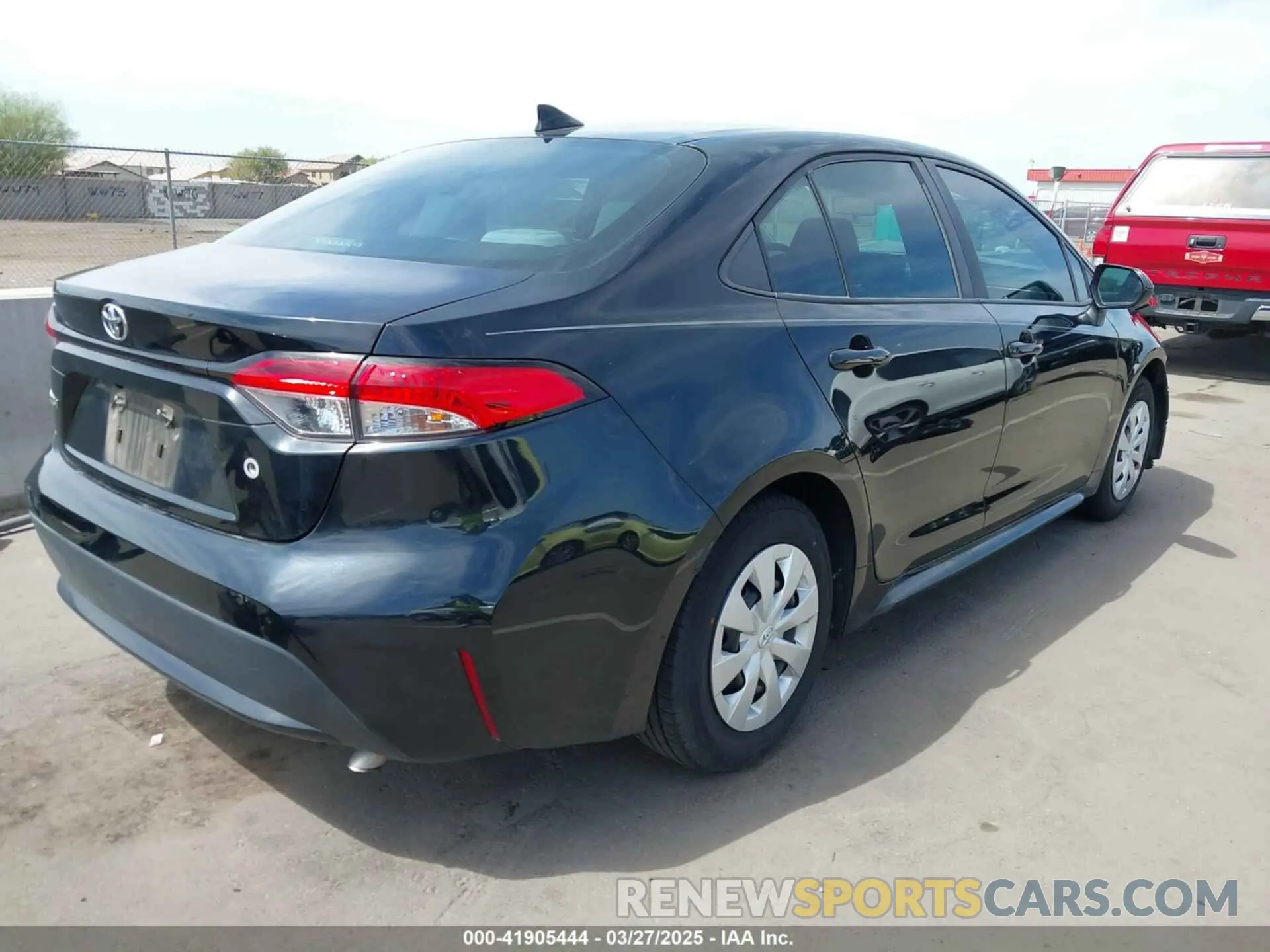4 Photograph of a damaged car 5YFDPRAE2LP073568 TOYOTA COROLLA 2020