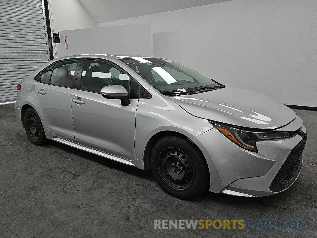 4 Photograph of a damaged car 5YFDPRAE2LP102700 TOYOTA COROLLA 2020