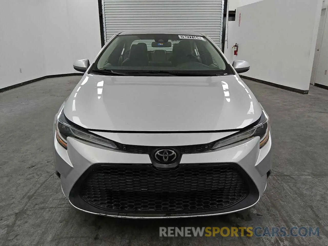 5 Photograph of a damaged car 5YFDPRAE2LP102700 TOYOTA COROLLA 2020