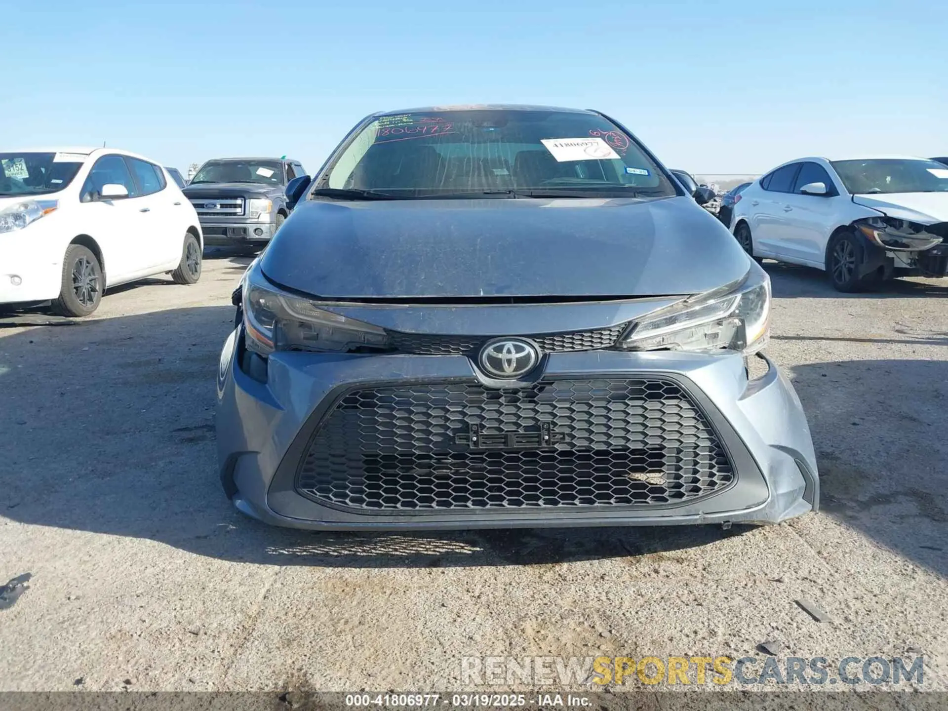 13 Photograph of a damaged car 5YFDPRAE2LP129573 TOYOTA COROLLA 2020