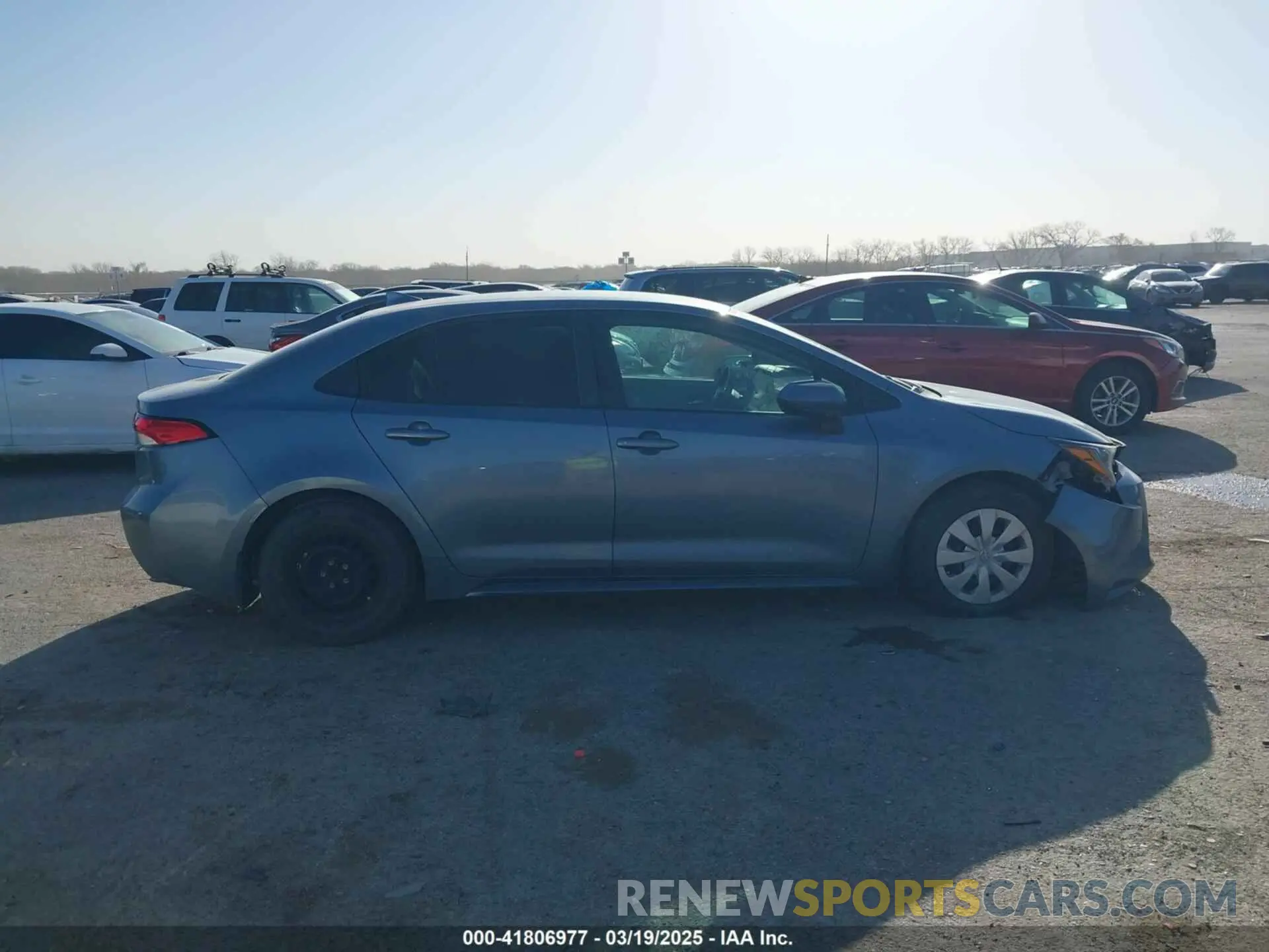 14 Photograph of a damaged car 5YFDPRAE2LP129573 TOYOTA COROLLA 2020