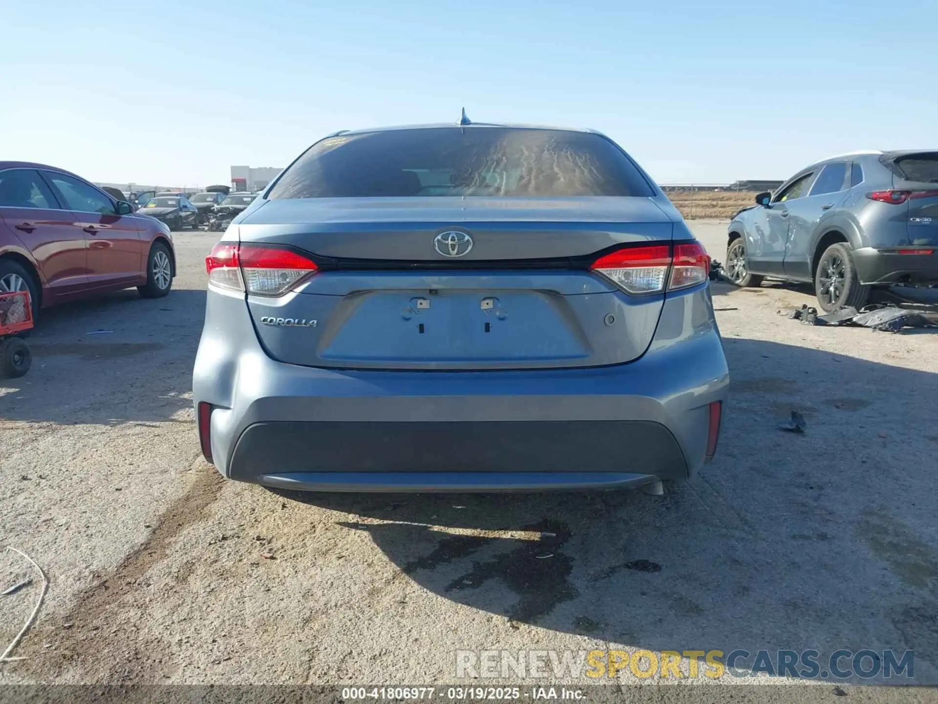 17 Photograph of a damaged car 5YFDPRAE2LP129573 TOYOTA COROLLA 2020