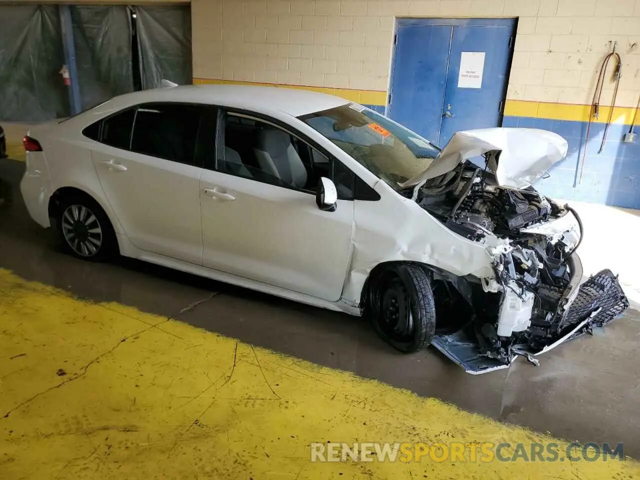 4 Photograph of a damaged car 5YFDPRAE3LP025898 TOYOTA COROLLA 2020