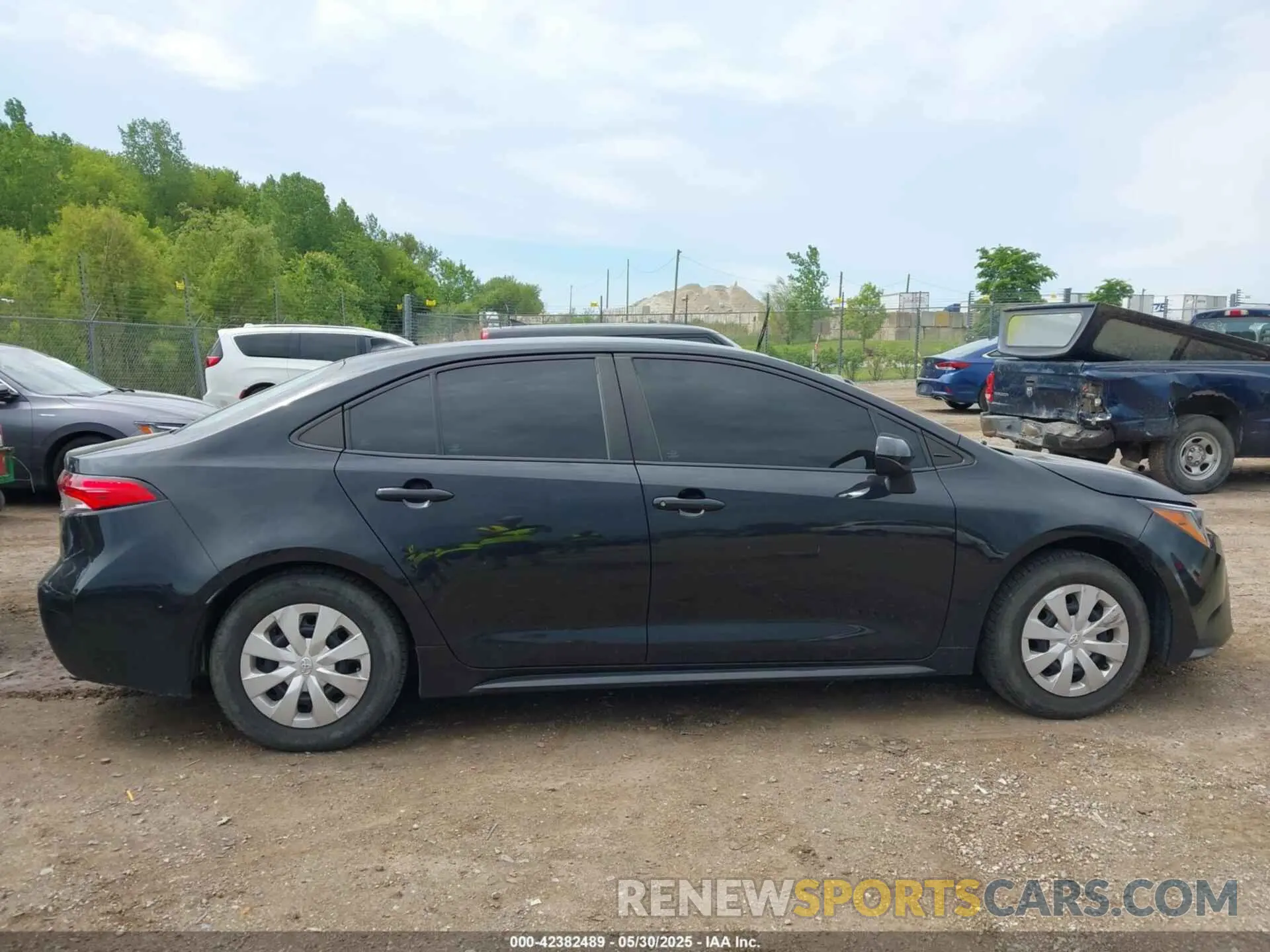 13 Photograph of a damaged car 5YFDPRAE4LP045559 TOYOTA COROLLA 2020
