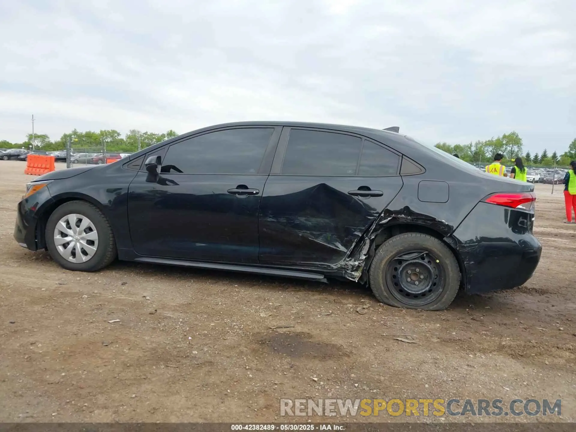 14 Photograph of a damaged car 5YFDPRAE4LP045559 TOYOTA COROLLA 2020