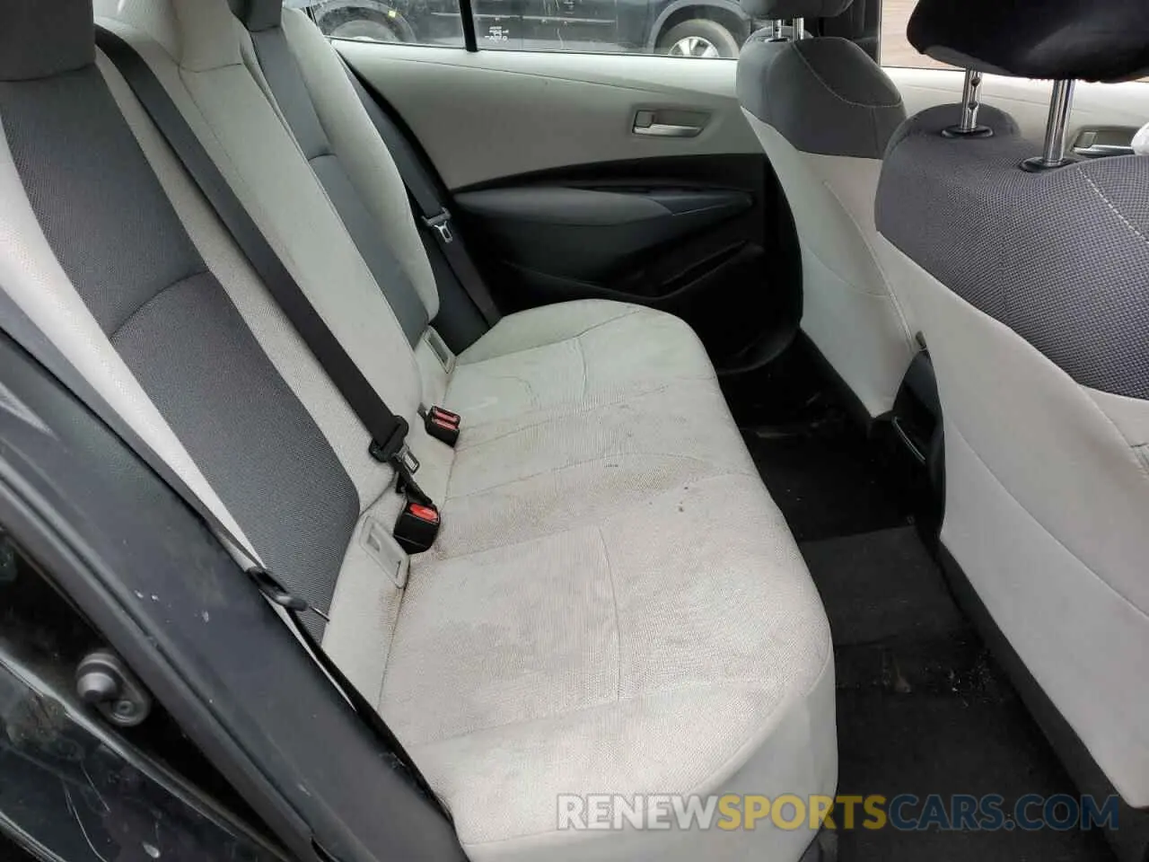 11 Photograph of a damaged car 5YFDPRAE5LP010710 TOYOTA COROLLA 2020
