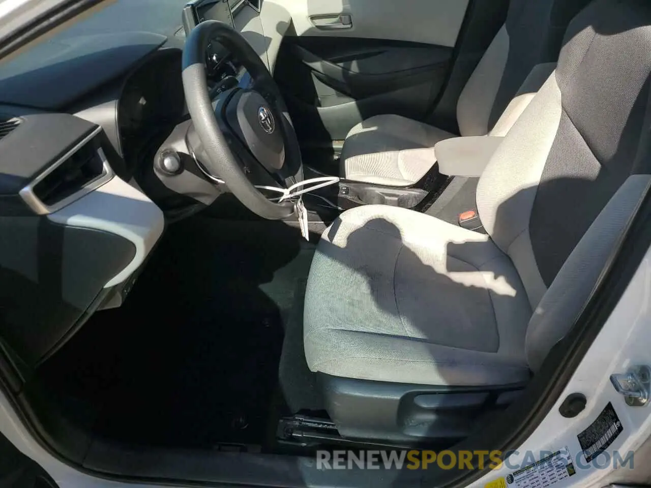 7 Photograph of a damaged car 5YFDPRAE8LP036752 TOYOTA COROLLA 2020