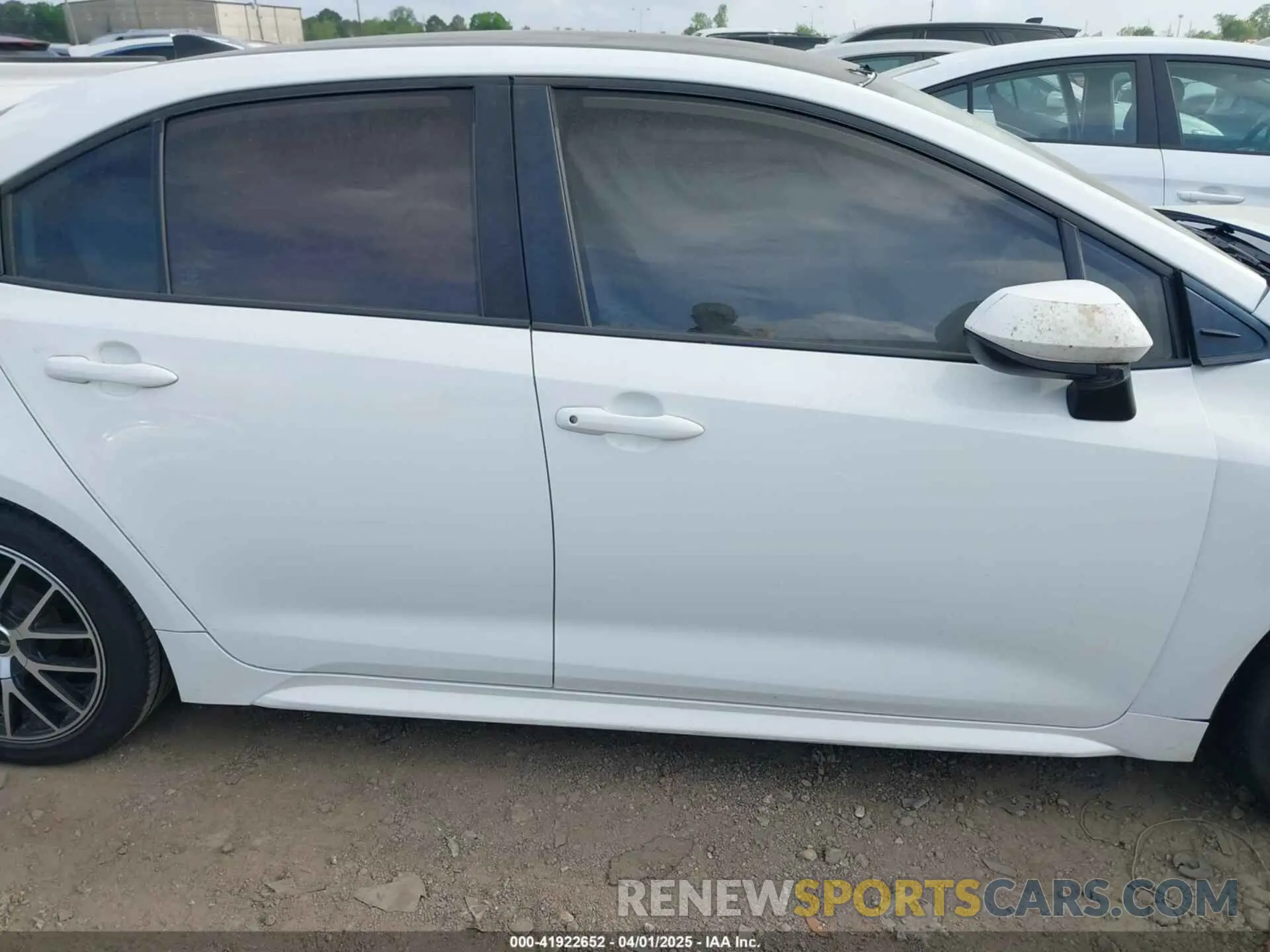 13 Photograph of a damaged car 5YFDPRAE8LP096370 TOYOTA COROLLA 2020