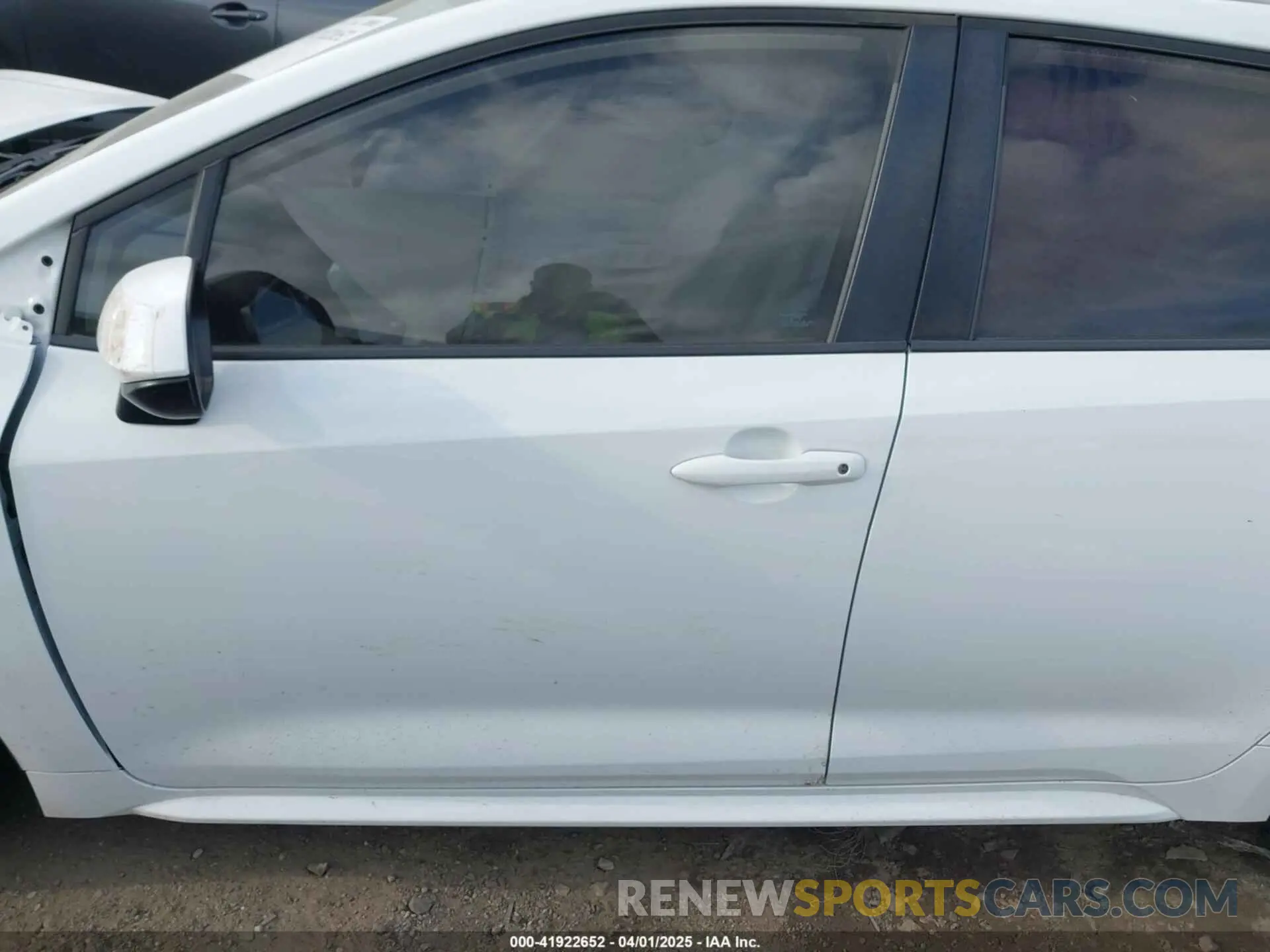 14 Photograph of a damaged car 5YFDPRAE8LP096370 TOYOTA COROLLA 2020