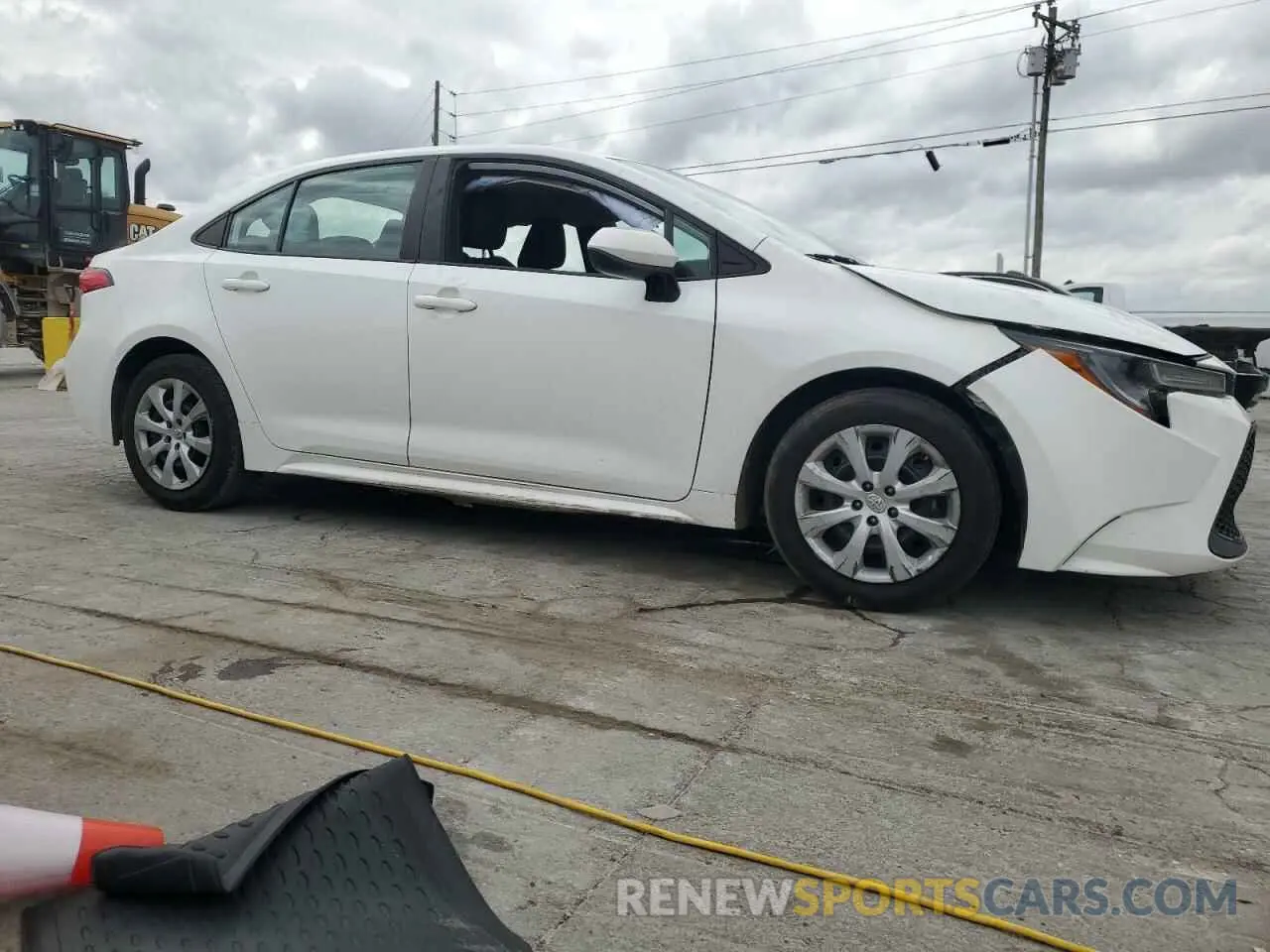 4 Photograph of a damaged car 5YFEPRAE0LP006231 TOYOTA COROLLA 2020