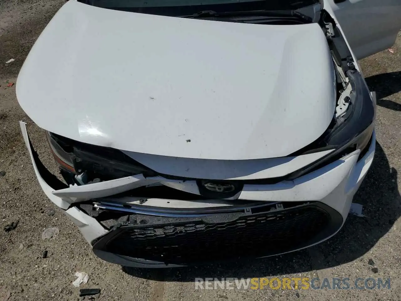 11 Photograph of a damaged car 5YFEPRAE0LP024227 TOYOTA COROLLA 2020