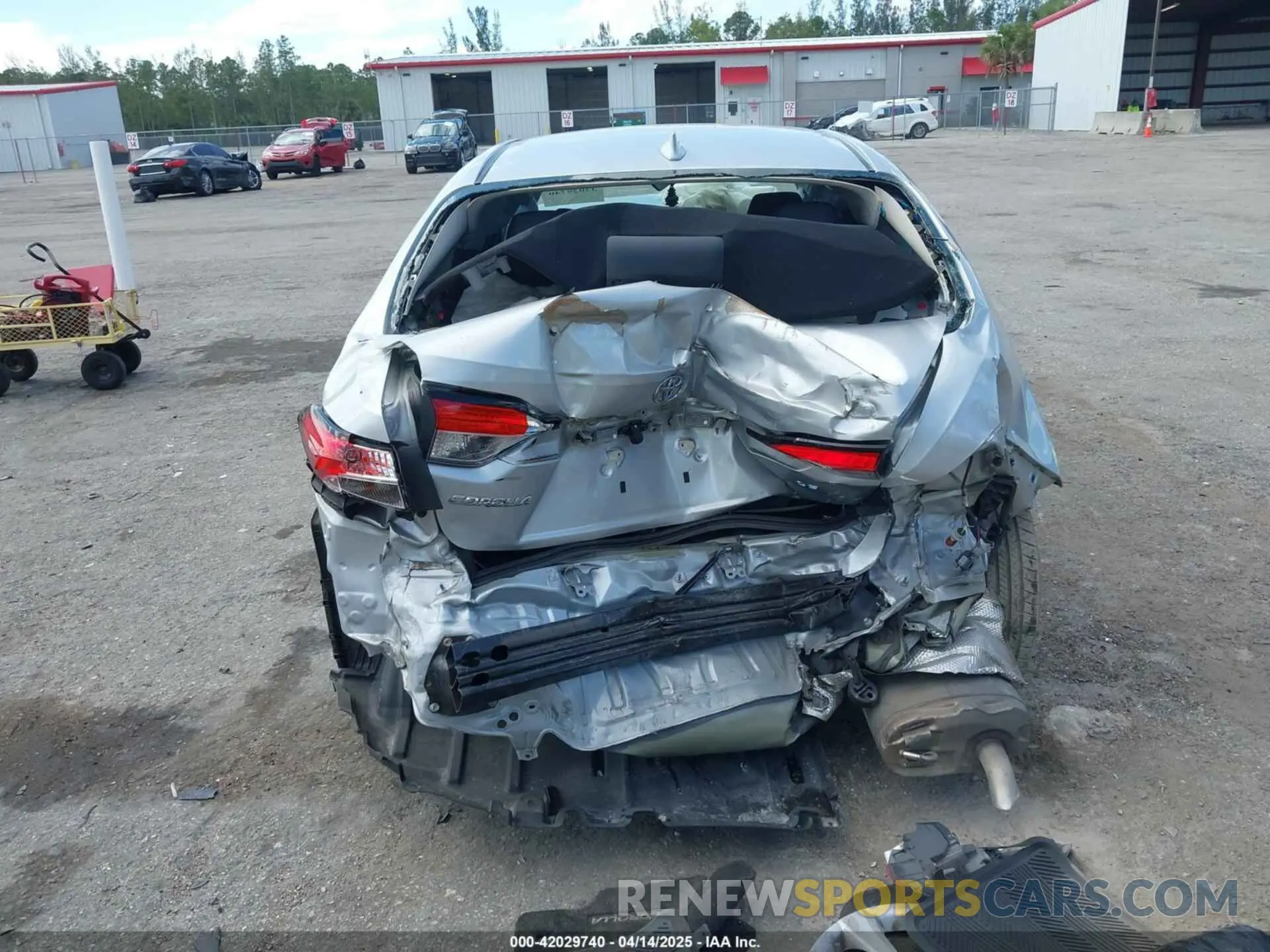 17 Photograph of a damaged car 5YFEPRAE0LP033400 TOYOTA COROLLA 2020