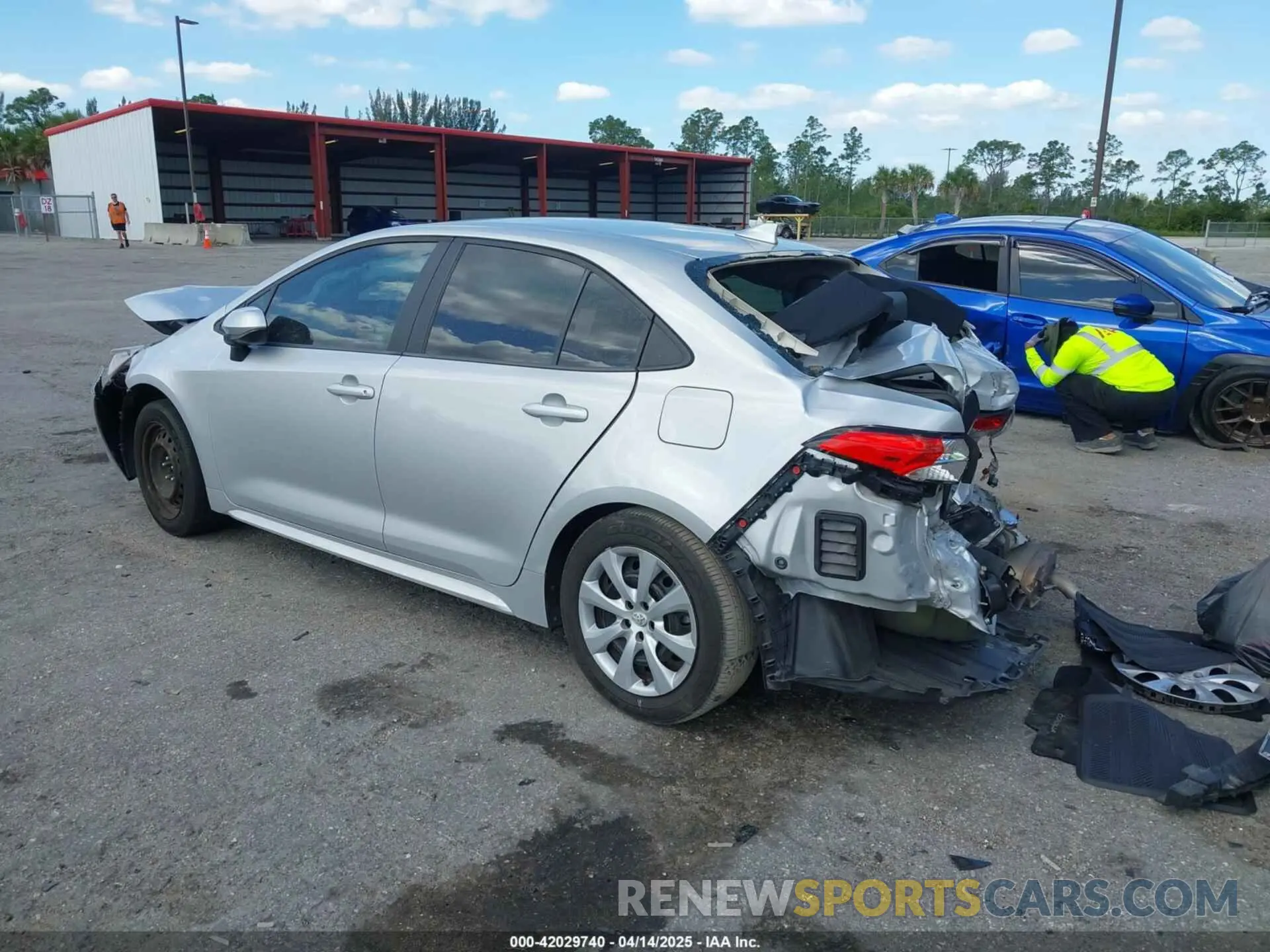 3 Photograph of a damaged car 5YFEPRAE0LP033400 TOYOTA COROLLA 2020