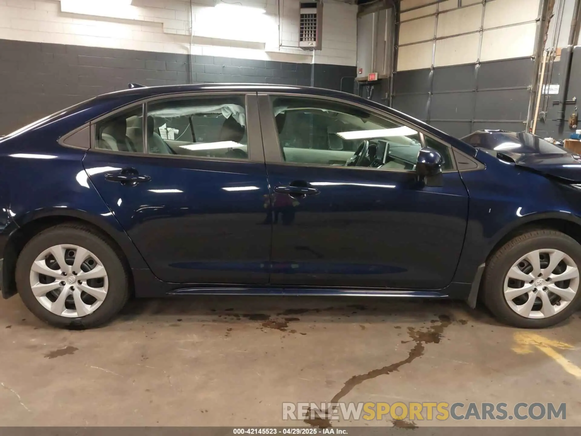 14 Photograph of a damaged car 5YFEPRAE0LP055851 TOYOTA COROLLA 2020