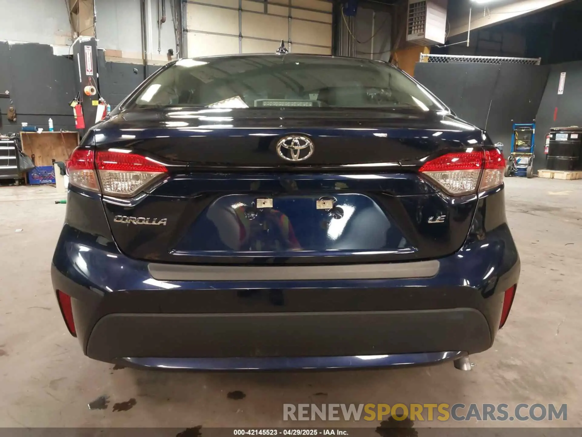 17 Photograph of a damaged car 5YFEPRAE0LP055851 TOYOTA COROLLA 2020