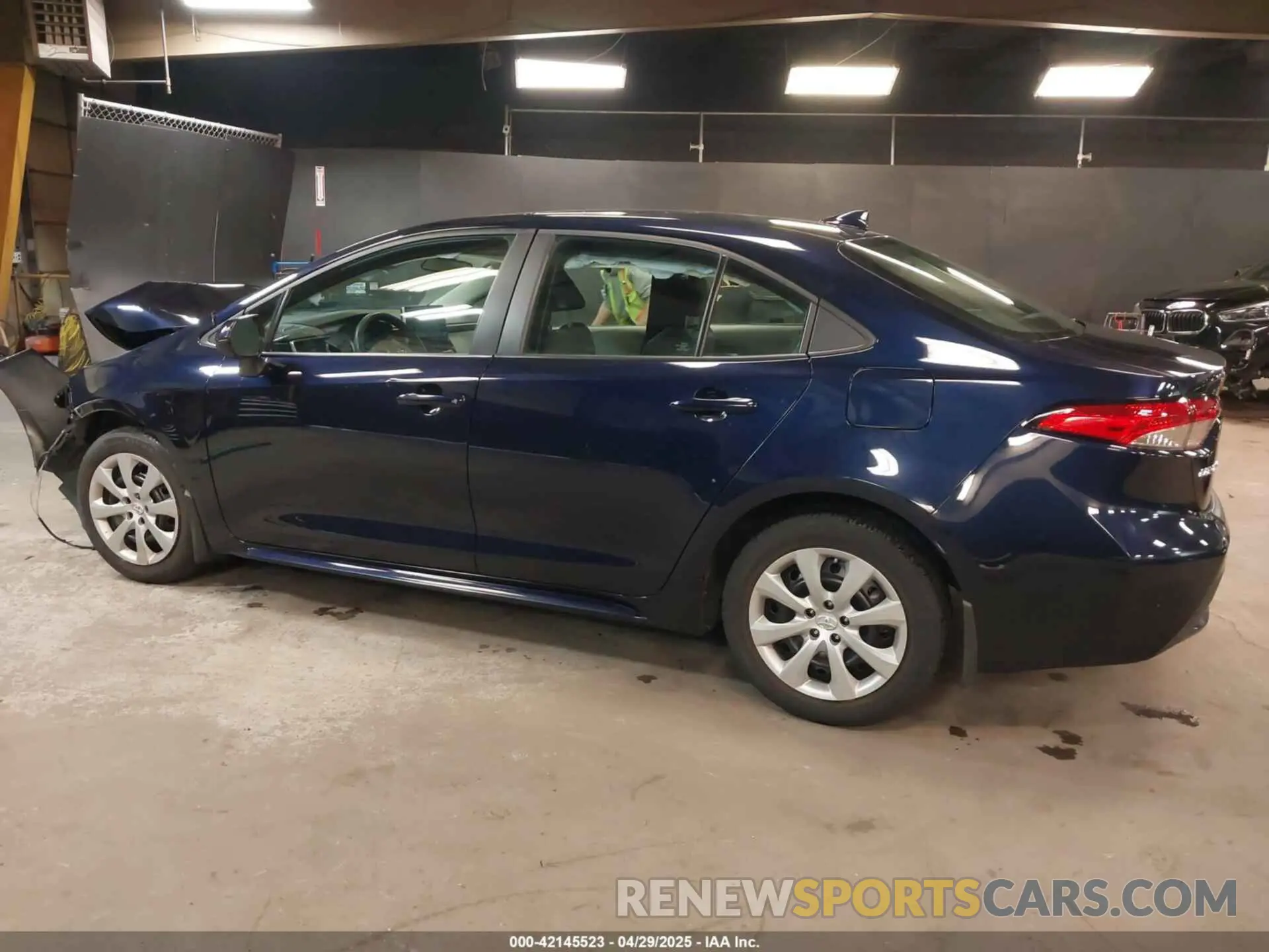3 Photograph of a damaged car 5YFEPRAE0LP055851 TOYOTA COROLLA 2020