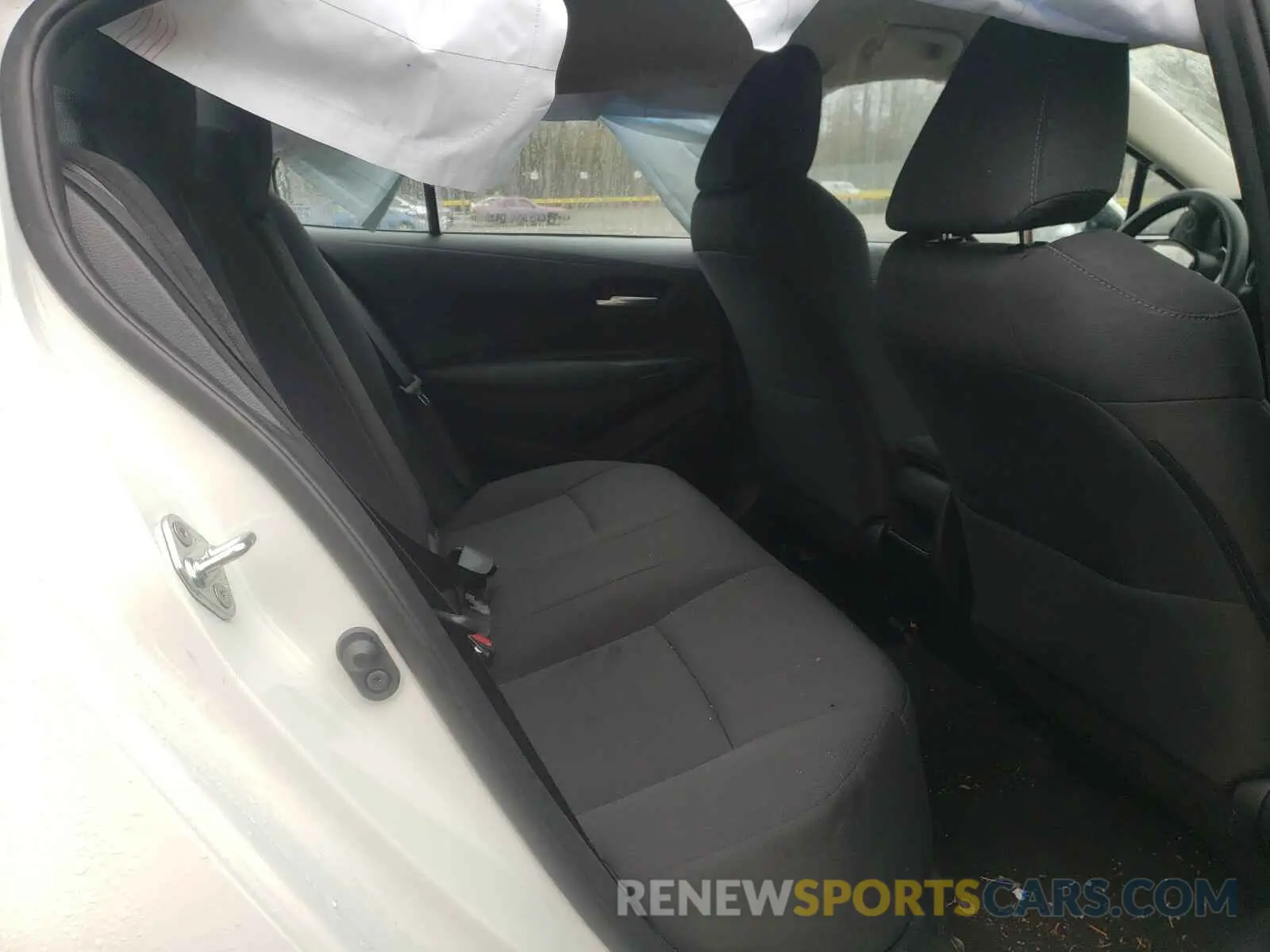 6 Photograph of a damaged car 5YFEPRAE0LP060600 TOYOTA COROLLA 2020