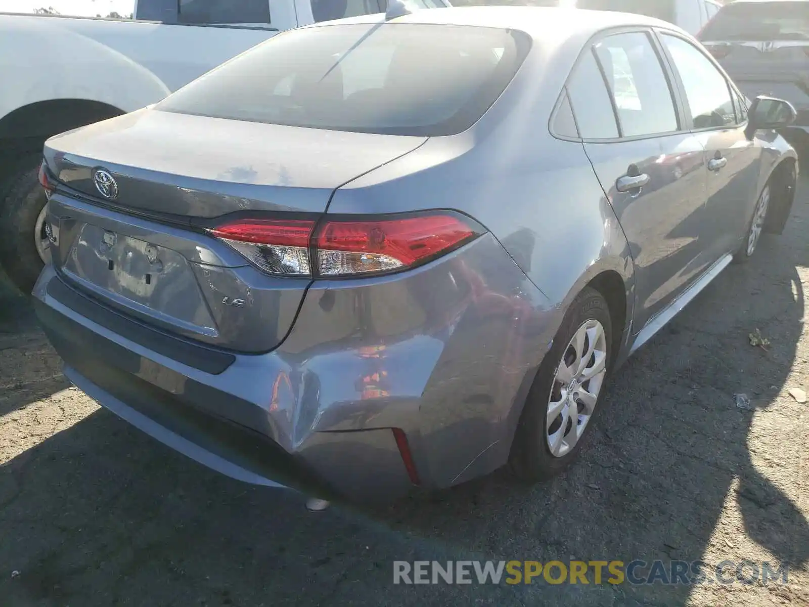 4 Photograph of a damaged car 5YFEPRAE0LP060807 TOYOTA COROLLA 2020