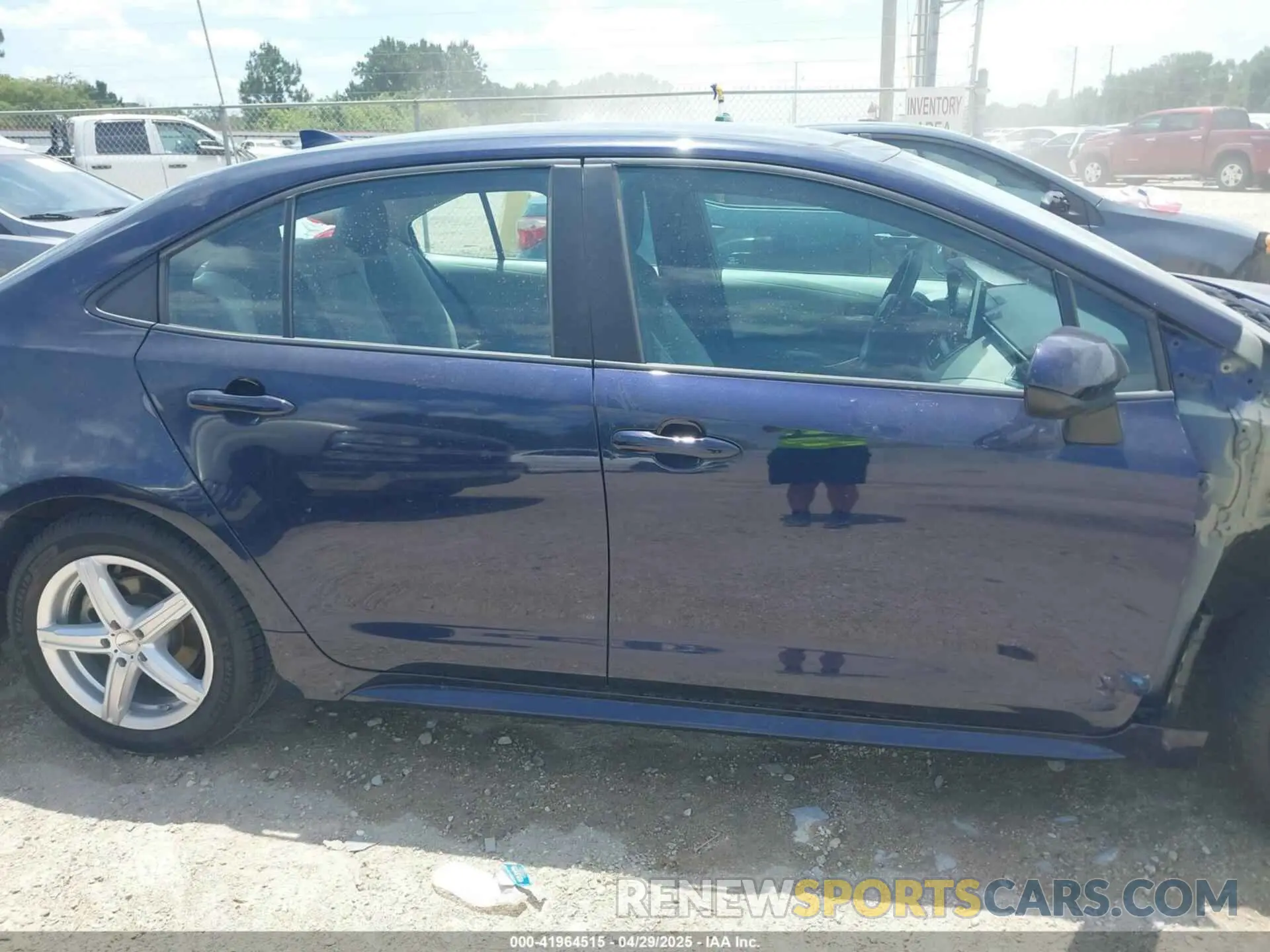 13 Photograph of a damaged car 5YFEPRAE0LP073119 TOYOTA COROLLA 2020