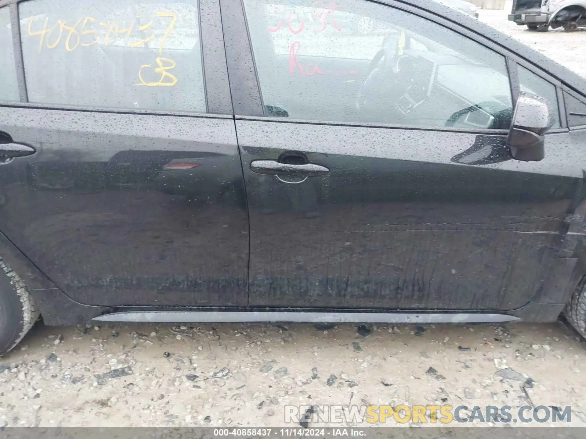 13 Photograph of a damaged car 5YFEPRAE0LP077137 TOYOTA COROLLA 2020