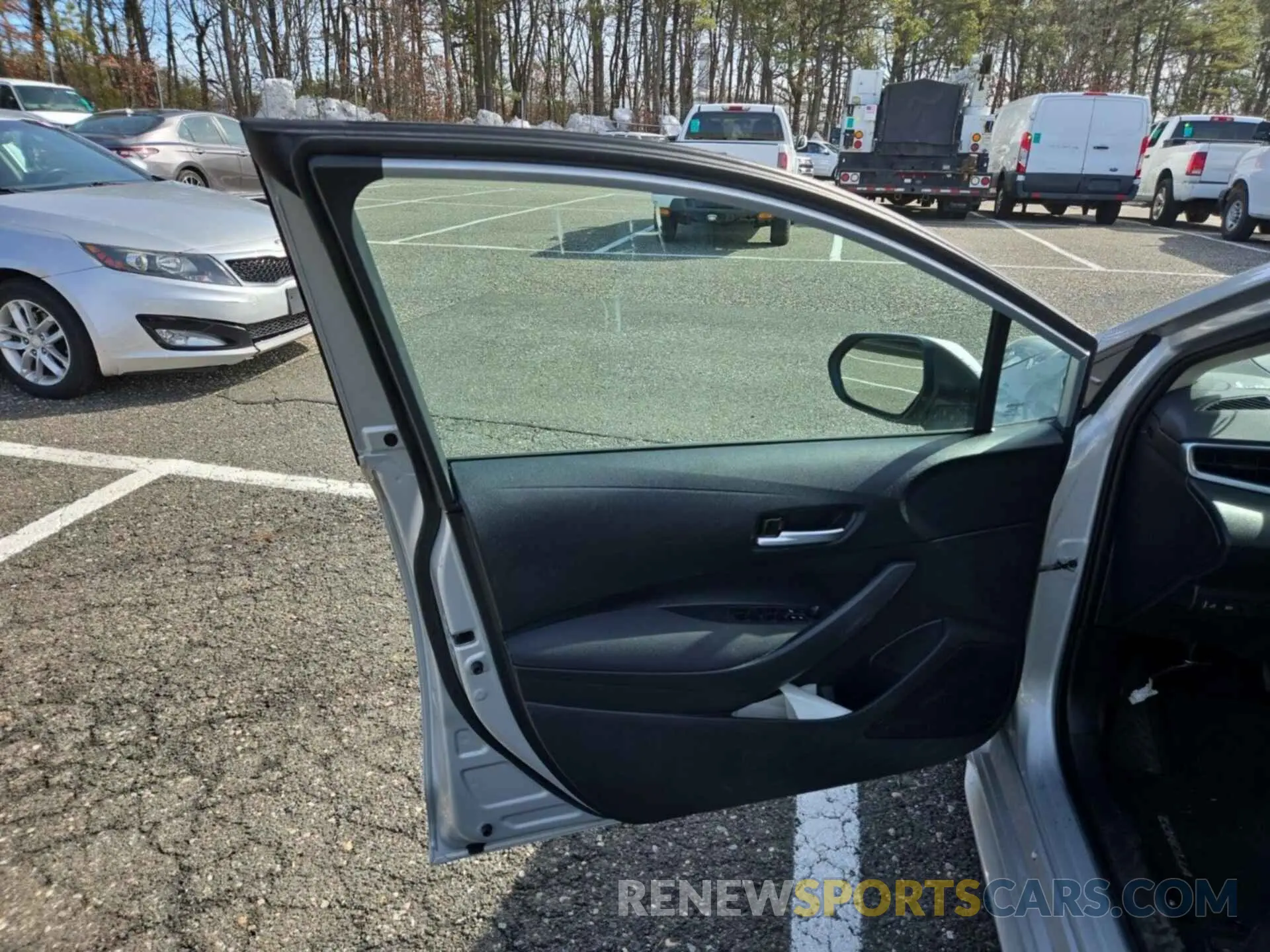 6 Photograph of a damaged car 5YFEPRAE0LP083231 TOYOTA COROLLA 2020