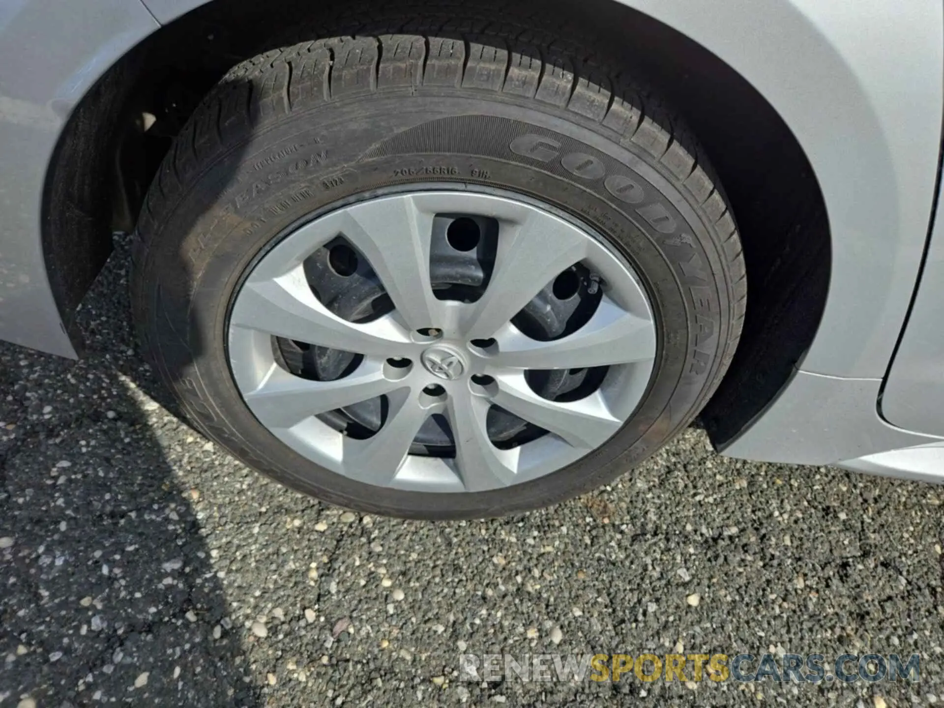 8 Photograph of a damaged car 5YFEPRAE0LP083231 TOYOTA COROLLA 2020