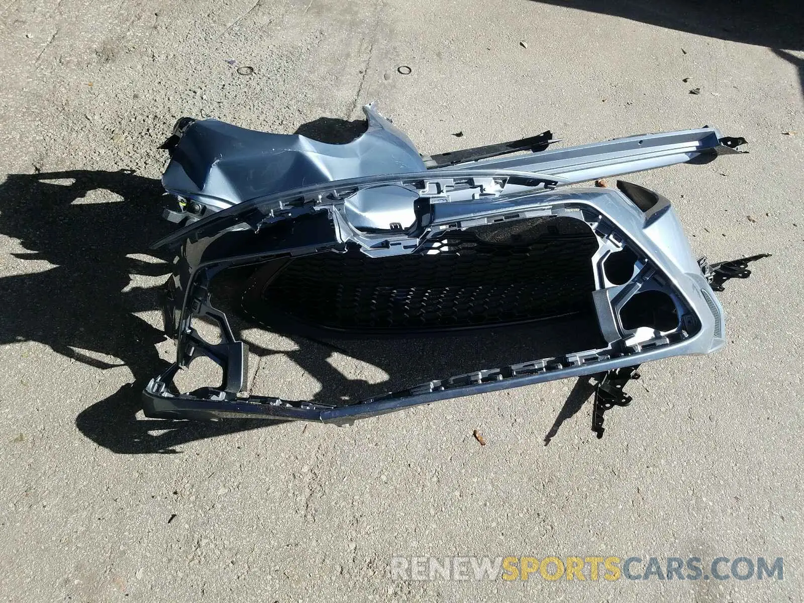 9 Photograph of a damaged car 5YFEPRAE0LP090261 TOYOTA COROLLA 2020
