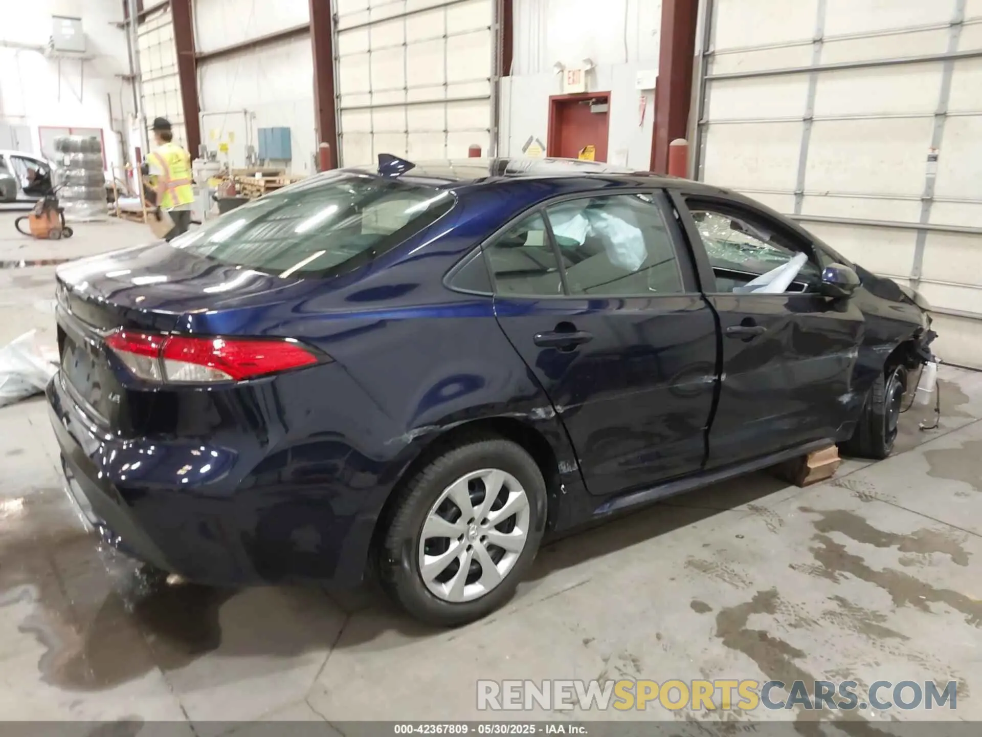 4 Photograph of a damaged car 5YFEPRAE0LP095413 TOYOTA COROLLA 2020