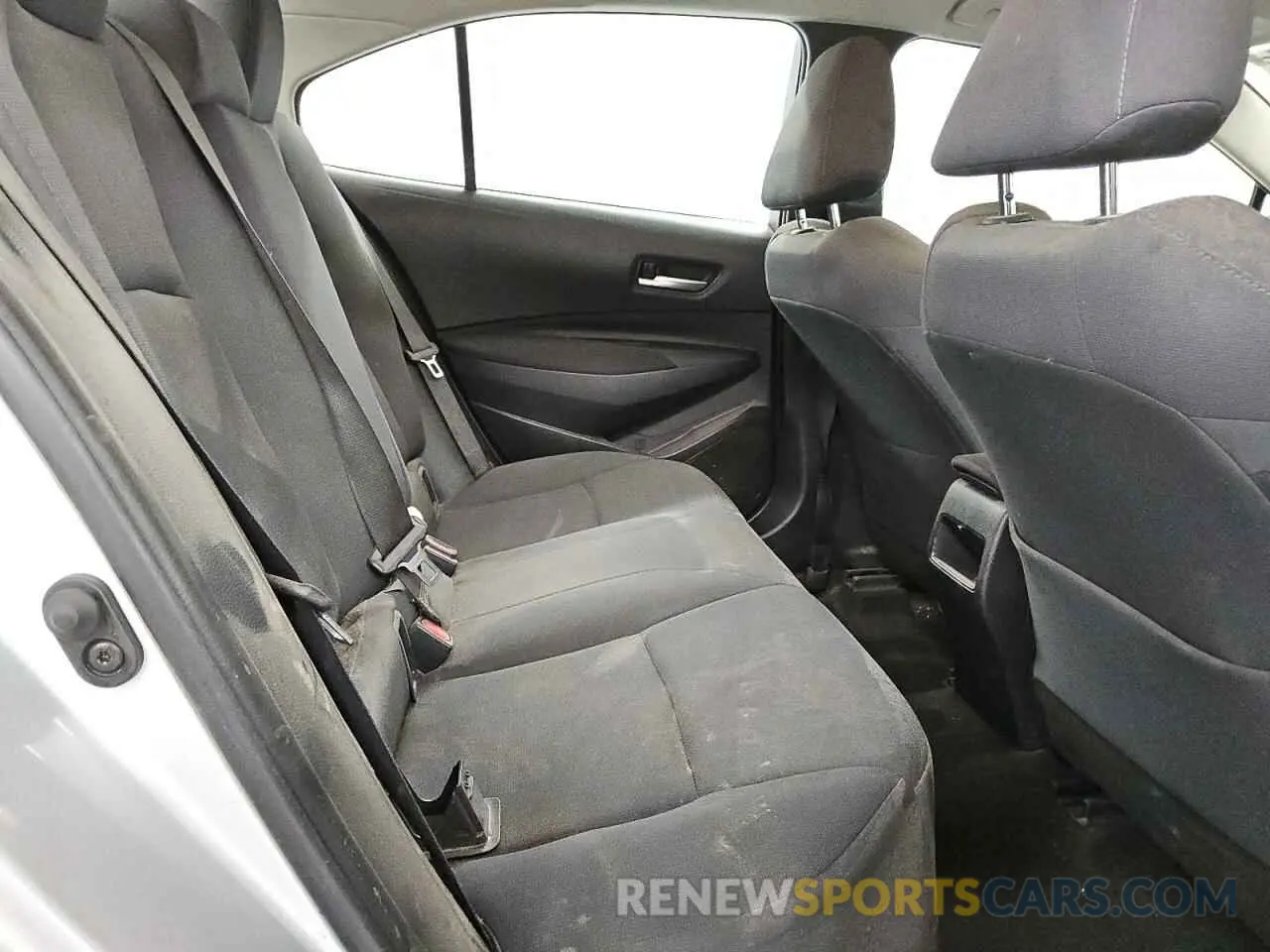 10 Photograph of a damaged car 5YFEPRAE0LP095492 TOYOTA COROLLA 2020