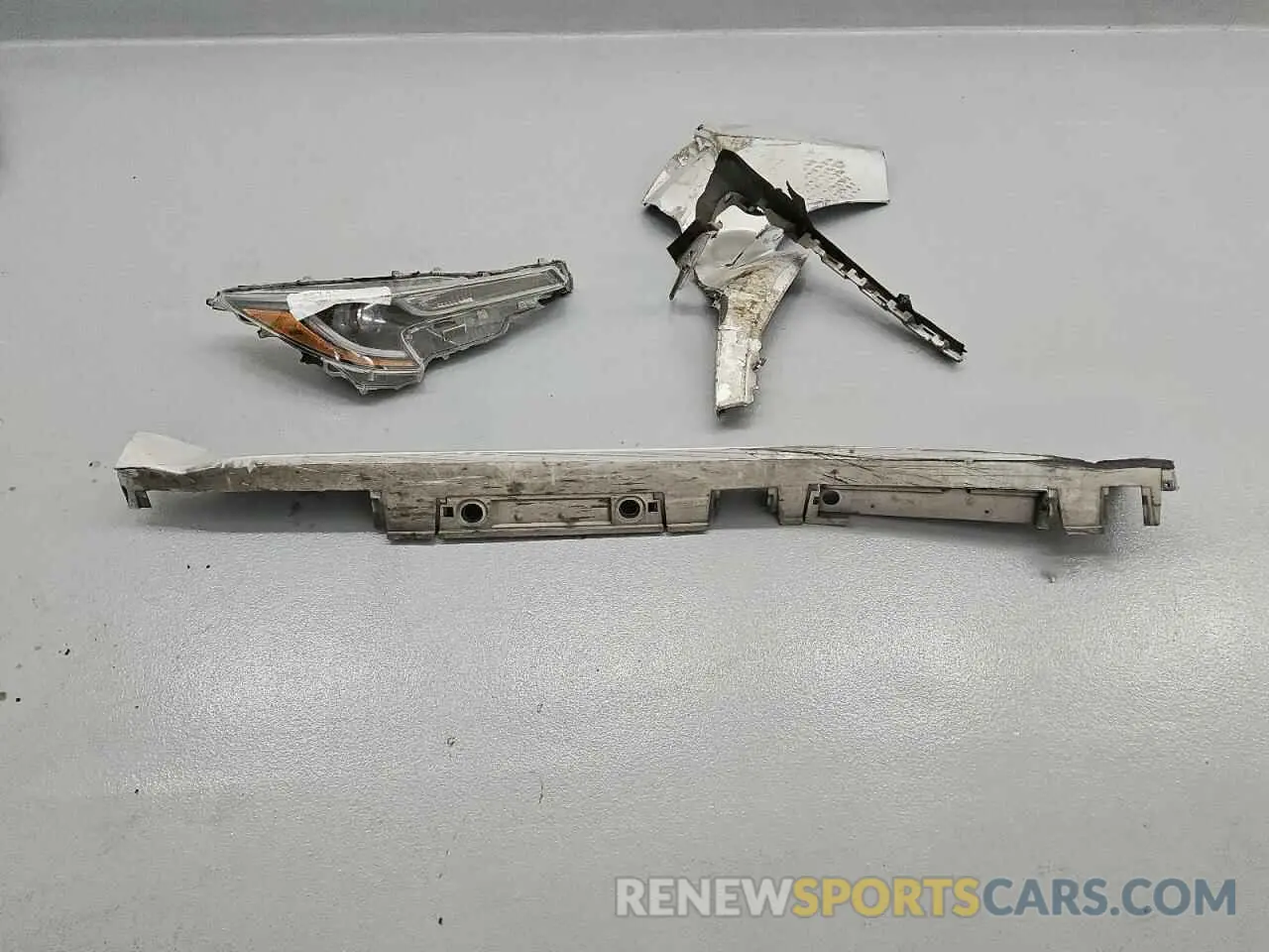 12 Photograph of a damaged car 5YFEPRAE0LP095492 TOYOTA COROLLA 2020