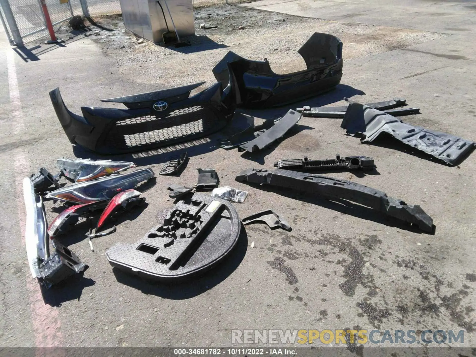 12 Photograph of a damaged car 5YFEPRAE0LP106250 TOYOTA COROLLA 2020